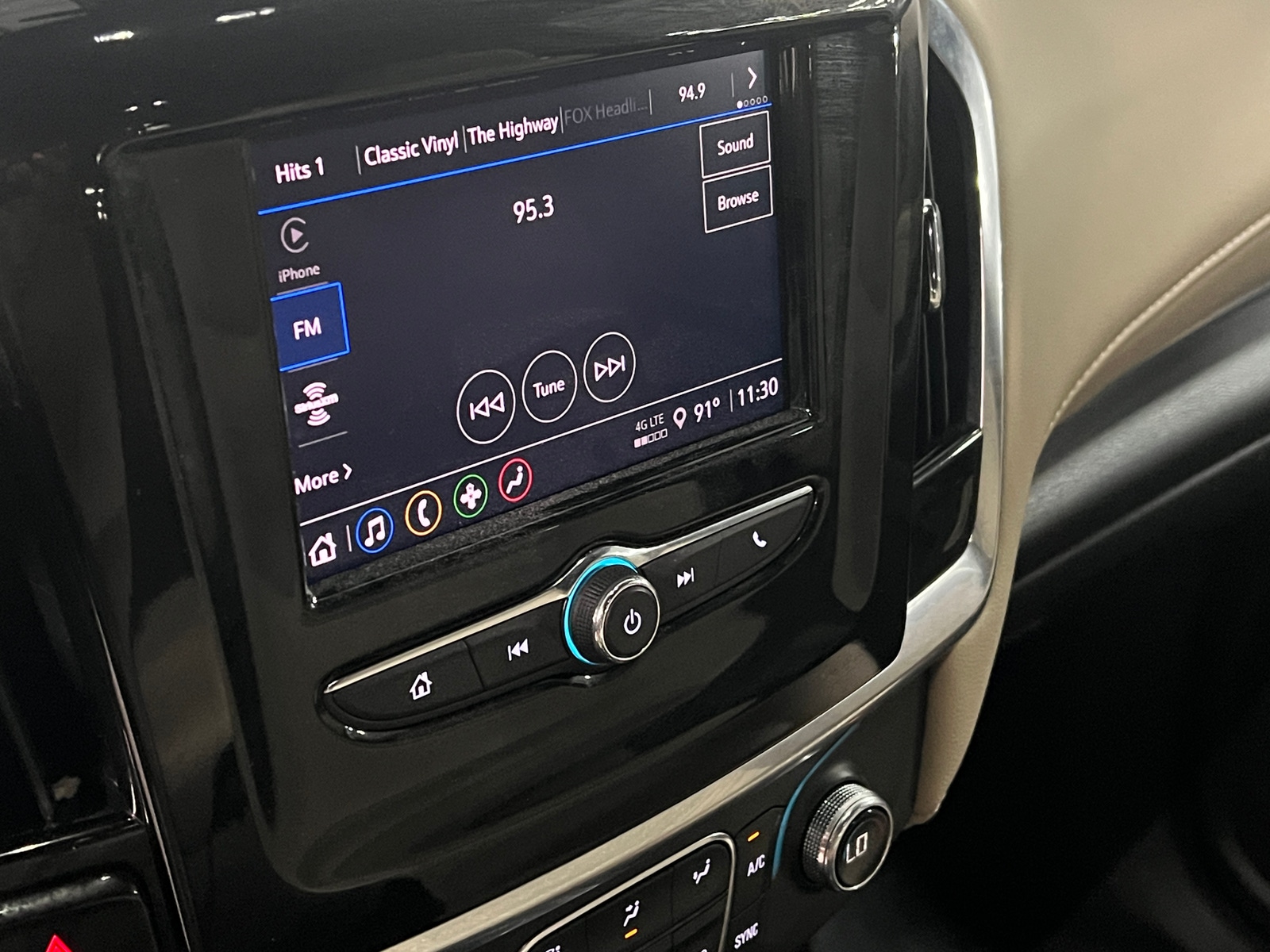 Thumbnail: 2023 Chevrolet Traverse - 4