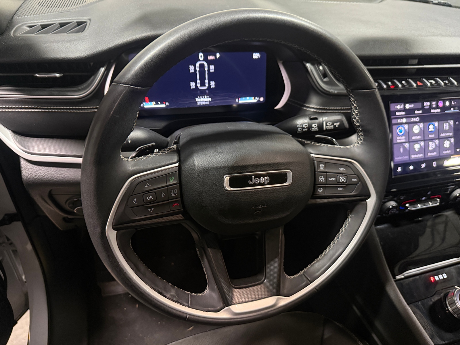 Thumbnail: 2023 Jeep Grand Cherokee L - 4