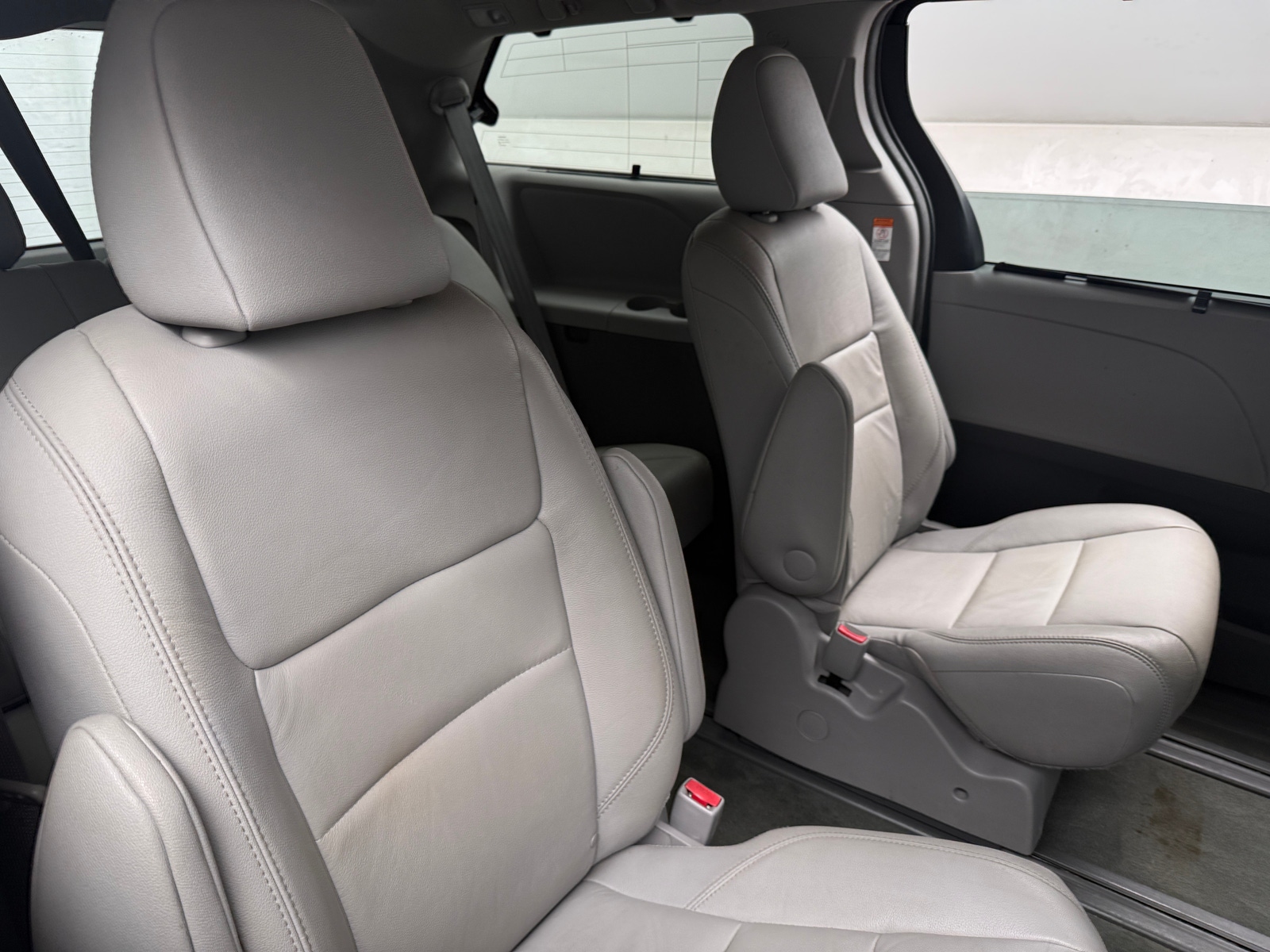 Thumbnail: 2017 Toyota Sienna - 5