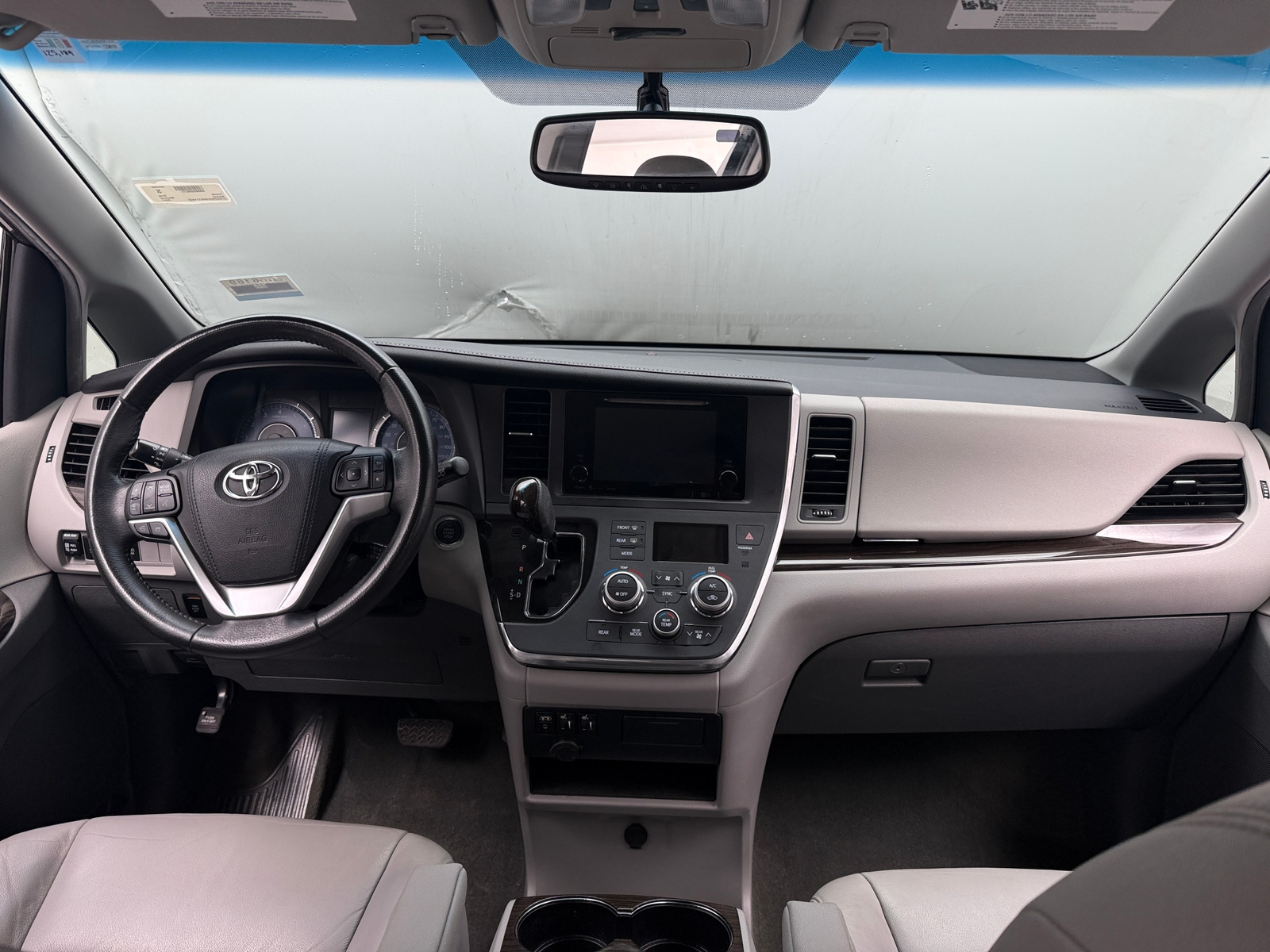 Thumbnail: 2017 Toyota Sienna - 2