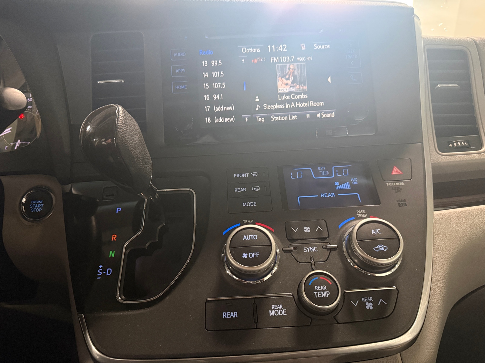 Thumbnail: 2017 Toyota Sienna - 3