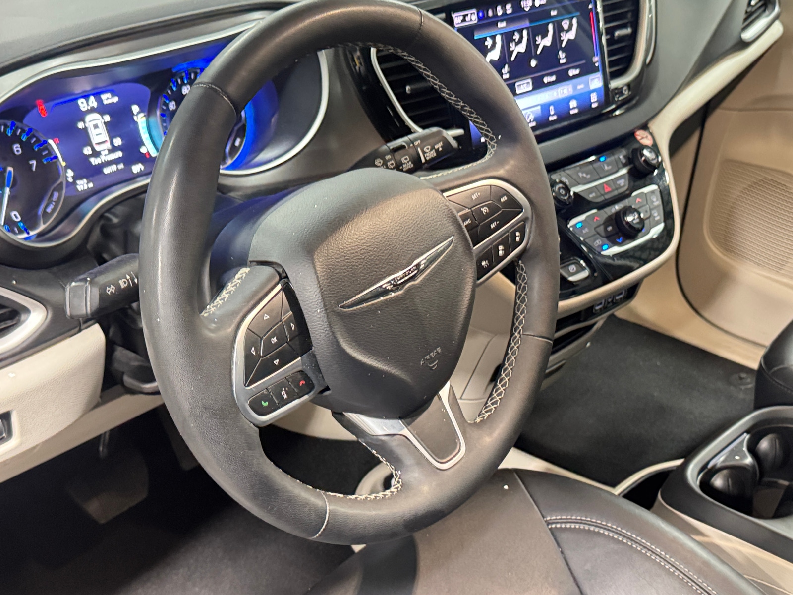 Thumbnail: 2024 Chrysler Pacifica - 4