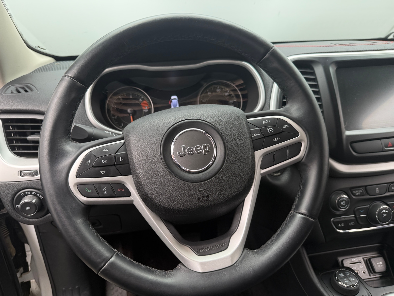Thumbnail: 2017 Jeep Cherokee - 5