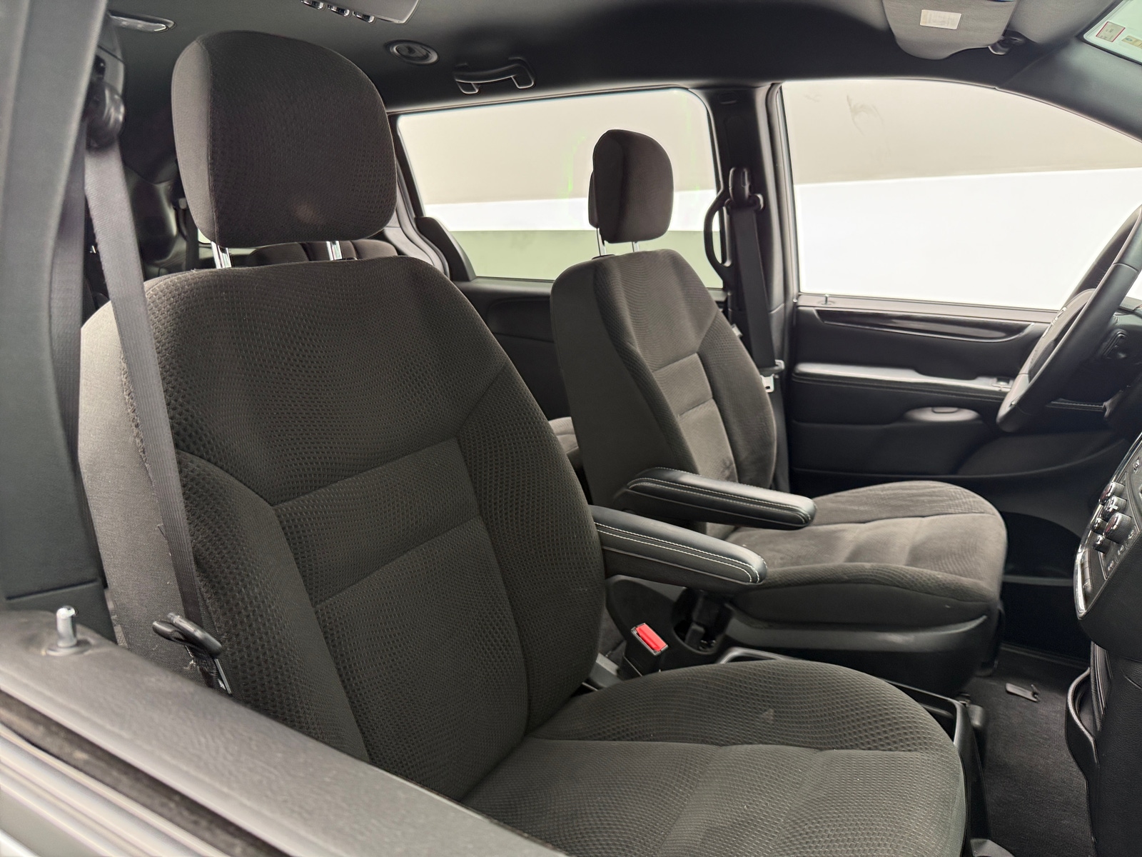 Thumbnail: 2018 Dodge Grand Caravan - 2
