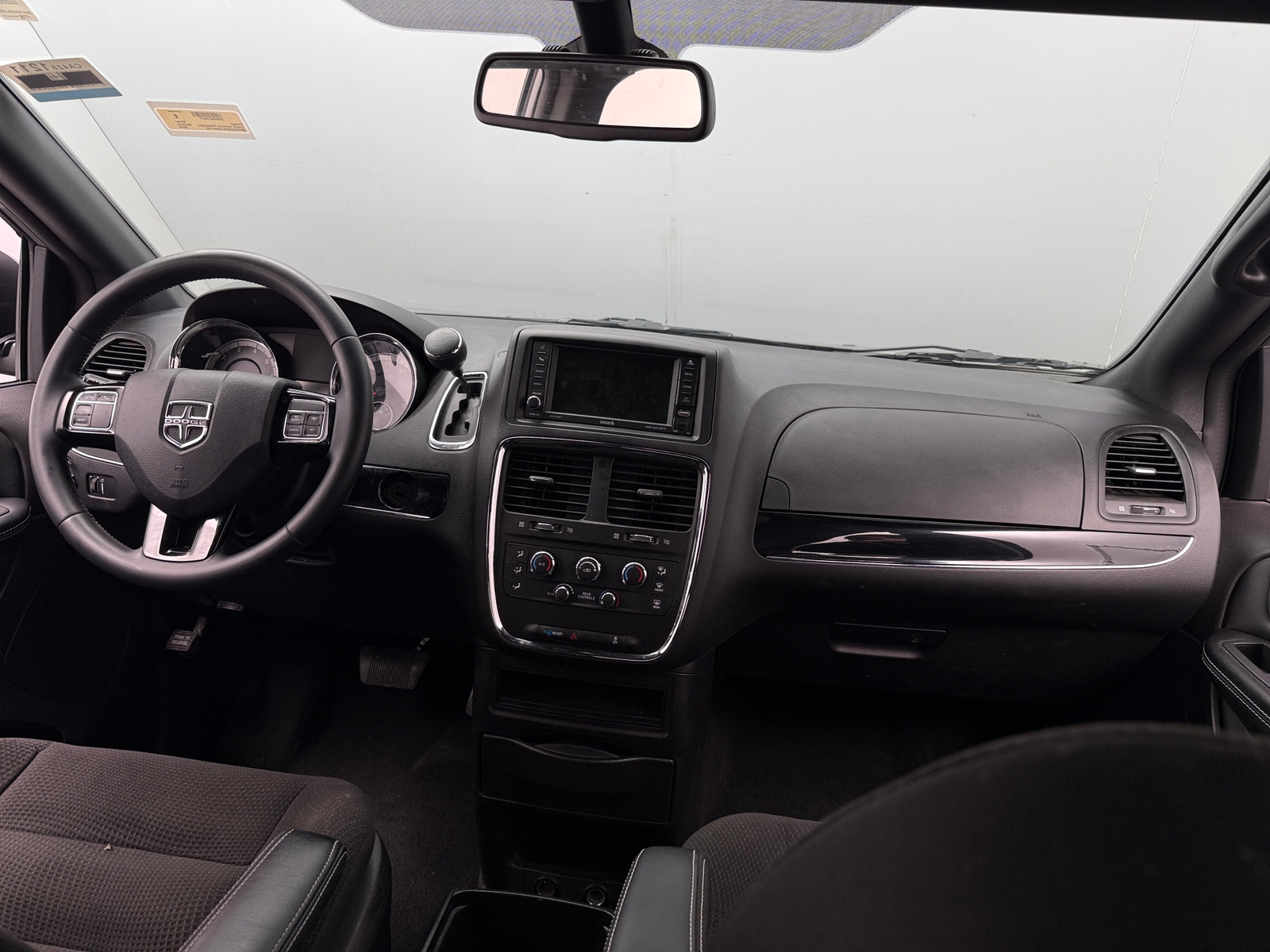 Thumbnail: 2018 Dodge Grand Caravan - 3