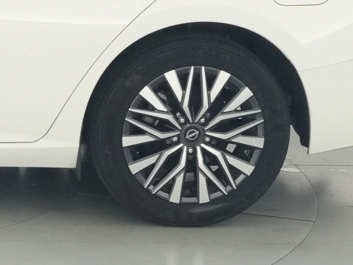 2025 Nissan Altima SV - Photo 15