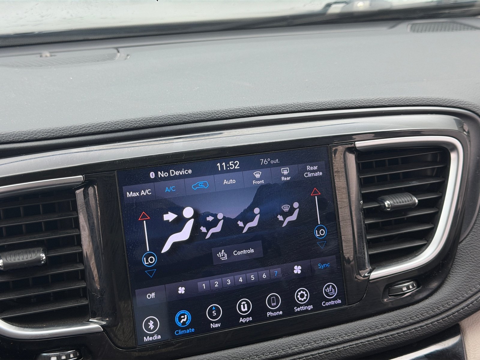 Thumbnail: 2020 Chrysler Pacifica - 3