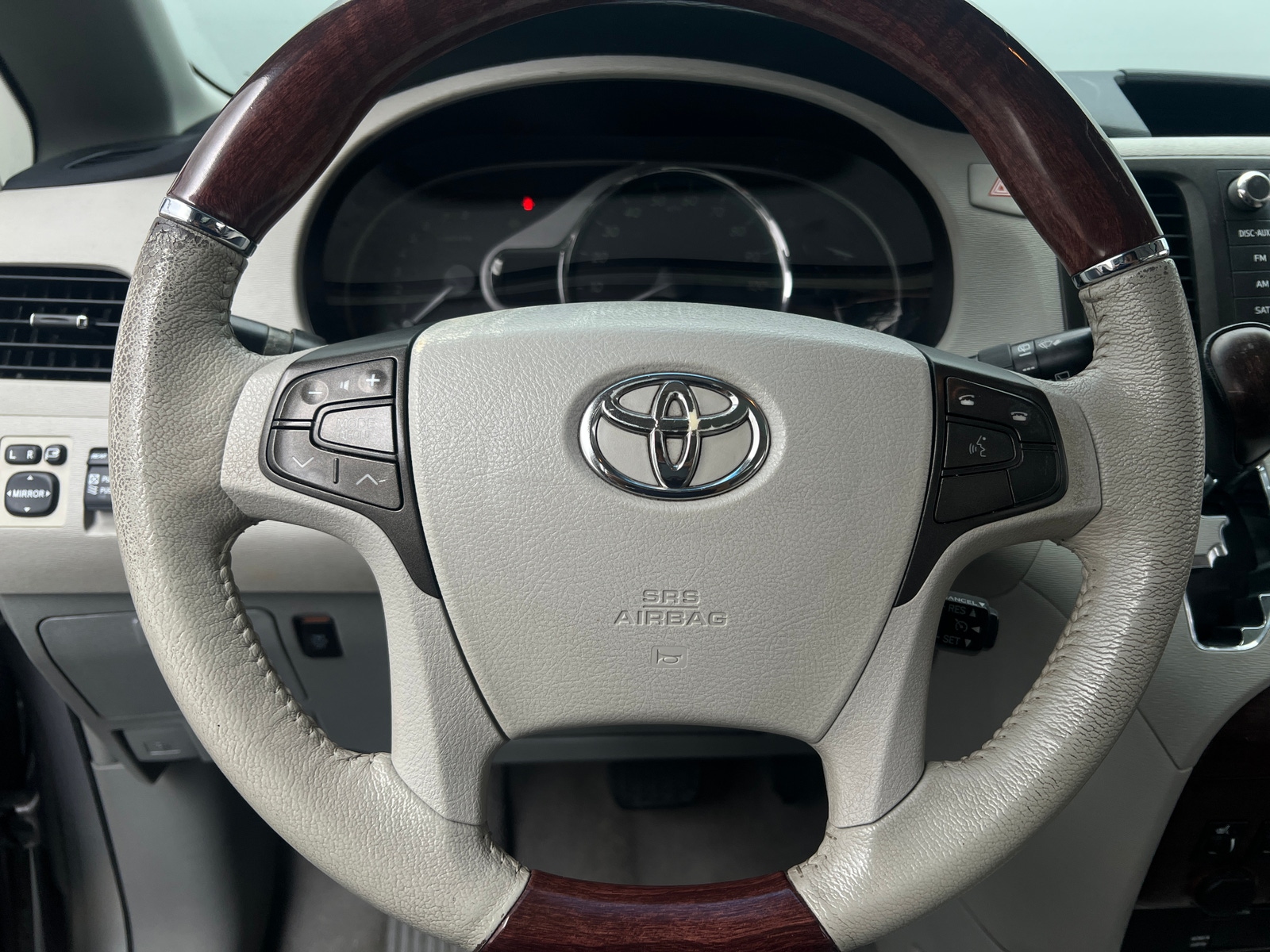 Thumbnail: 2011 Toyota Sienna - 4