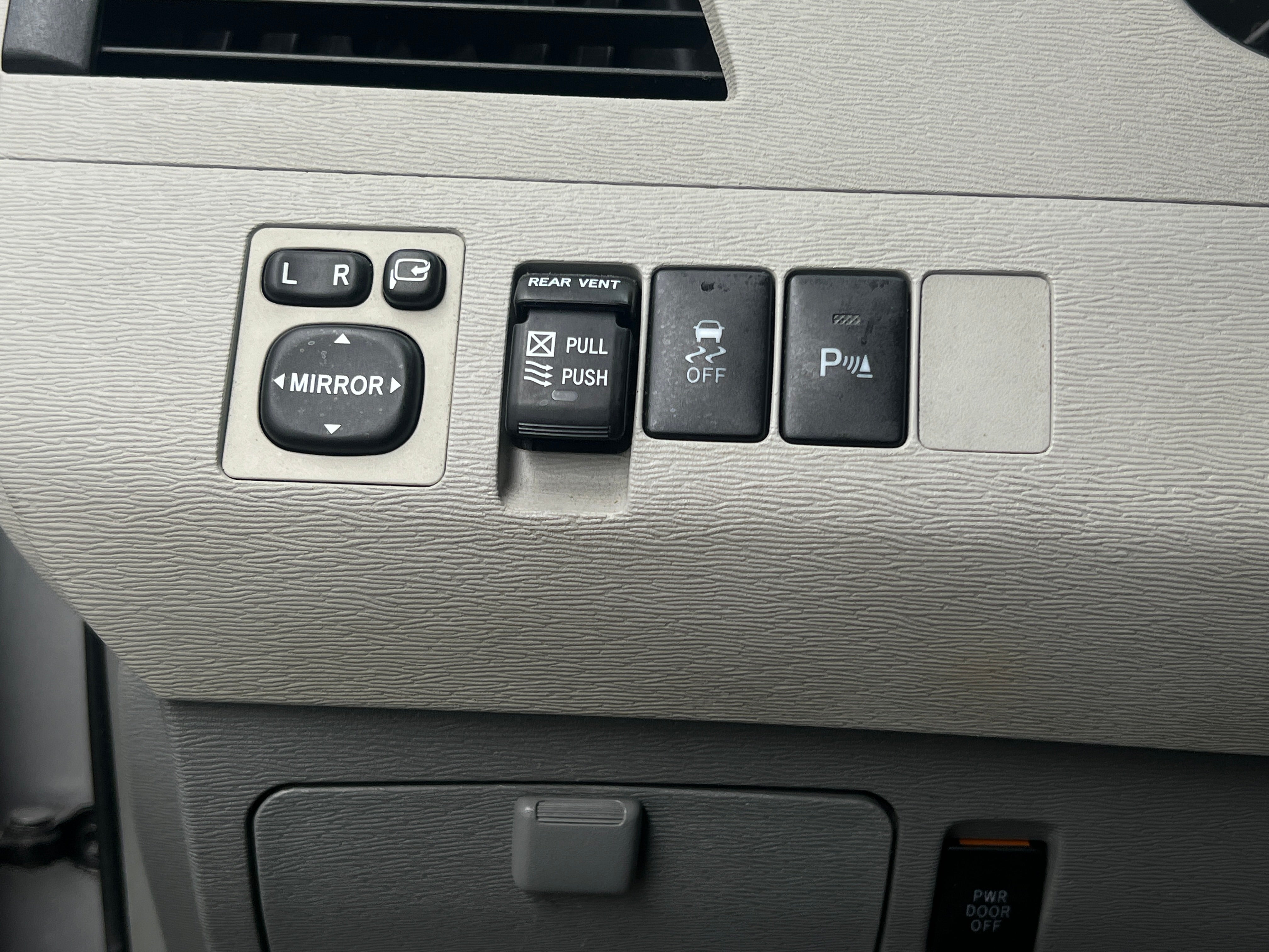 2011 Toyota Sienna Limited - Photo 10