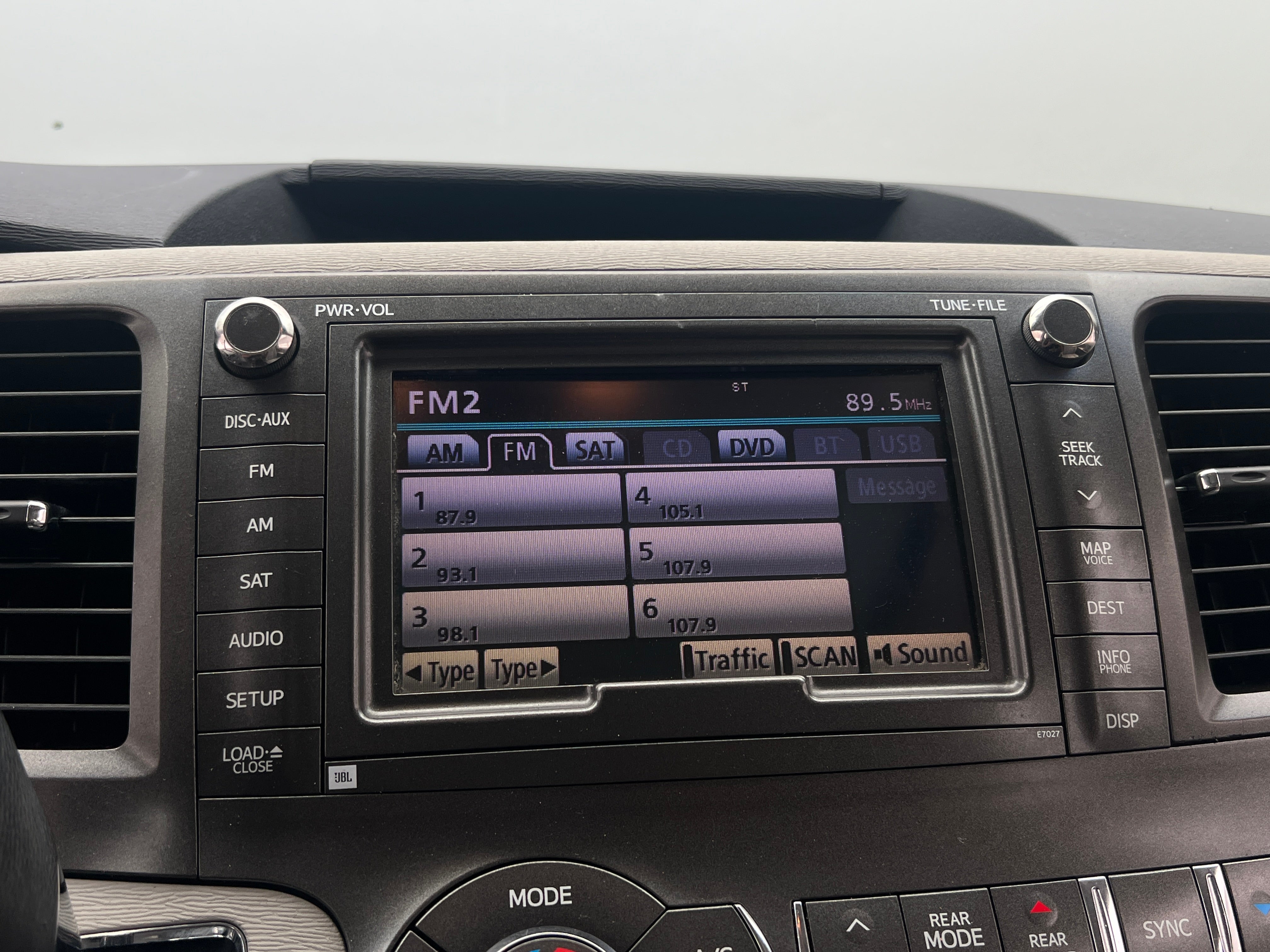 2011 Toyota Sienna Limited - Photo 12