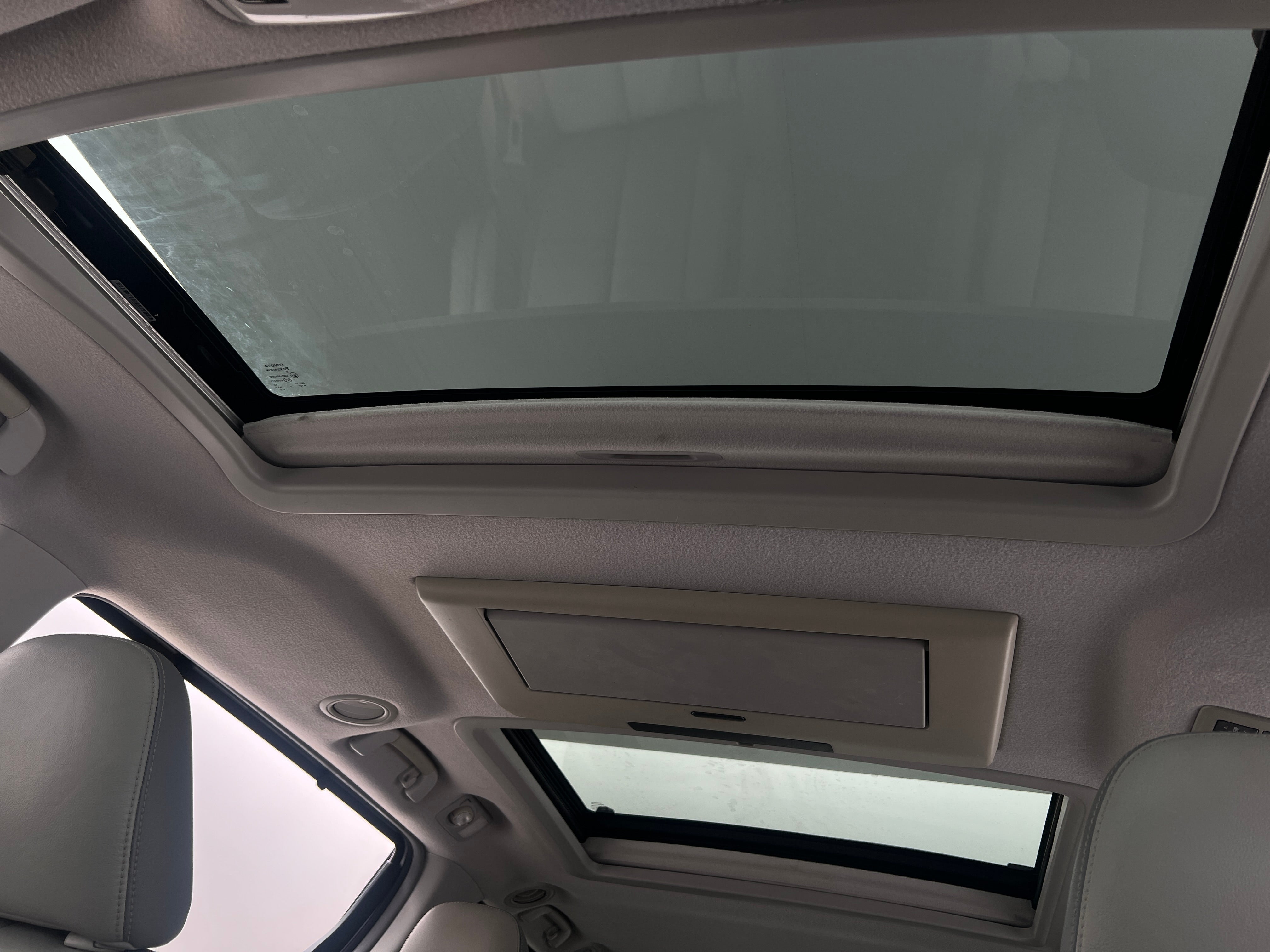 2011 Toyota Sienna Limited - Photo 16