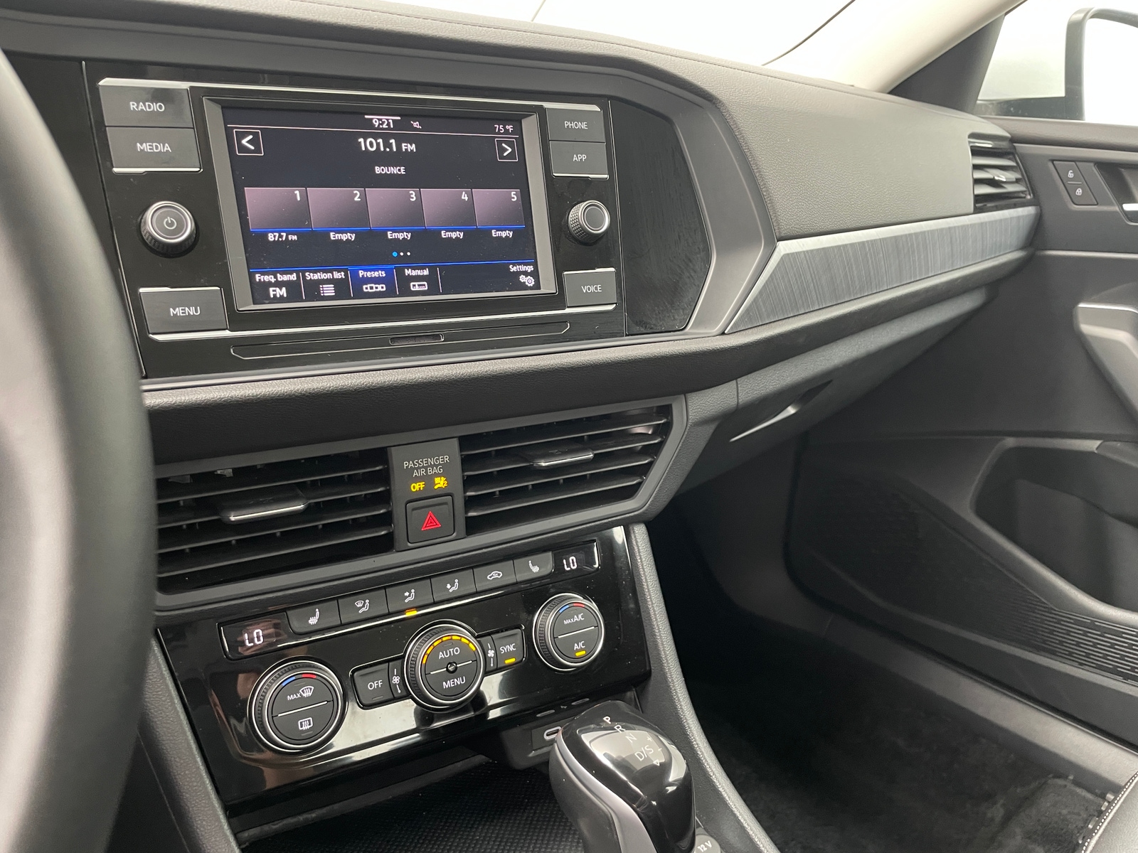 Thumbnail: 2023 Volkswagen Jetta - 3