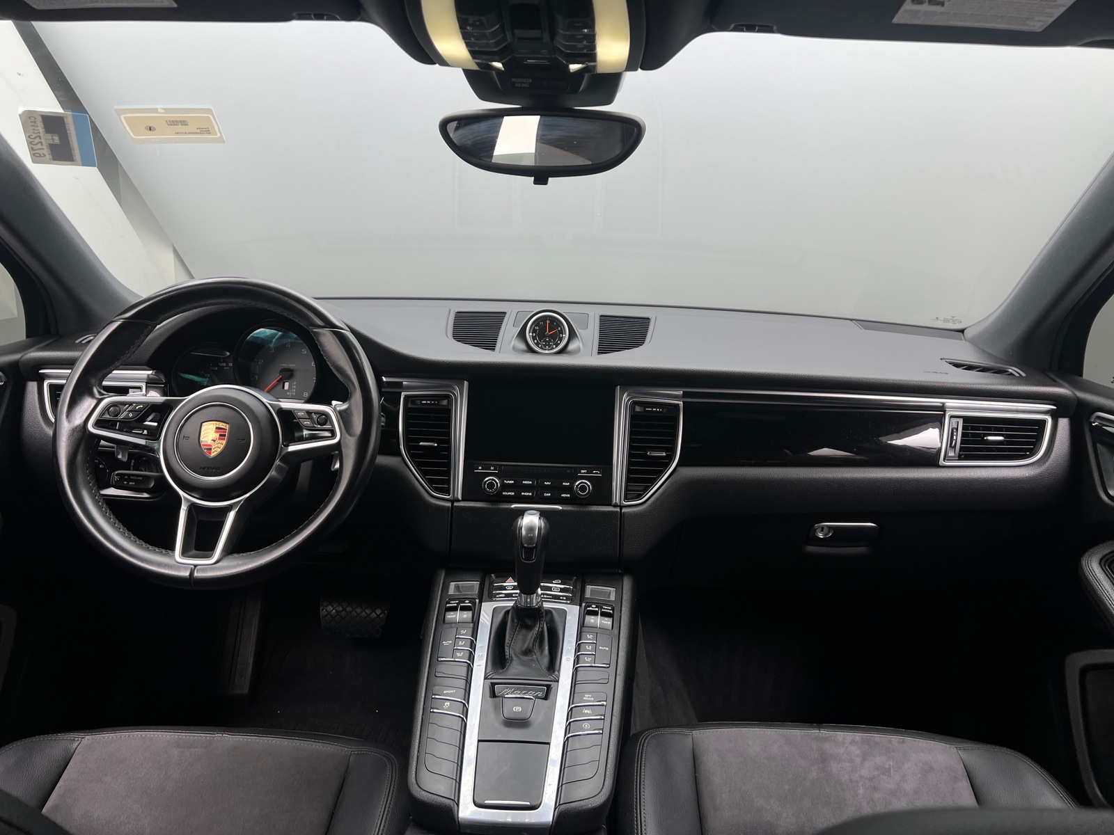 Thumbnail: 2017 Porsche Macan - 2