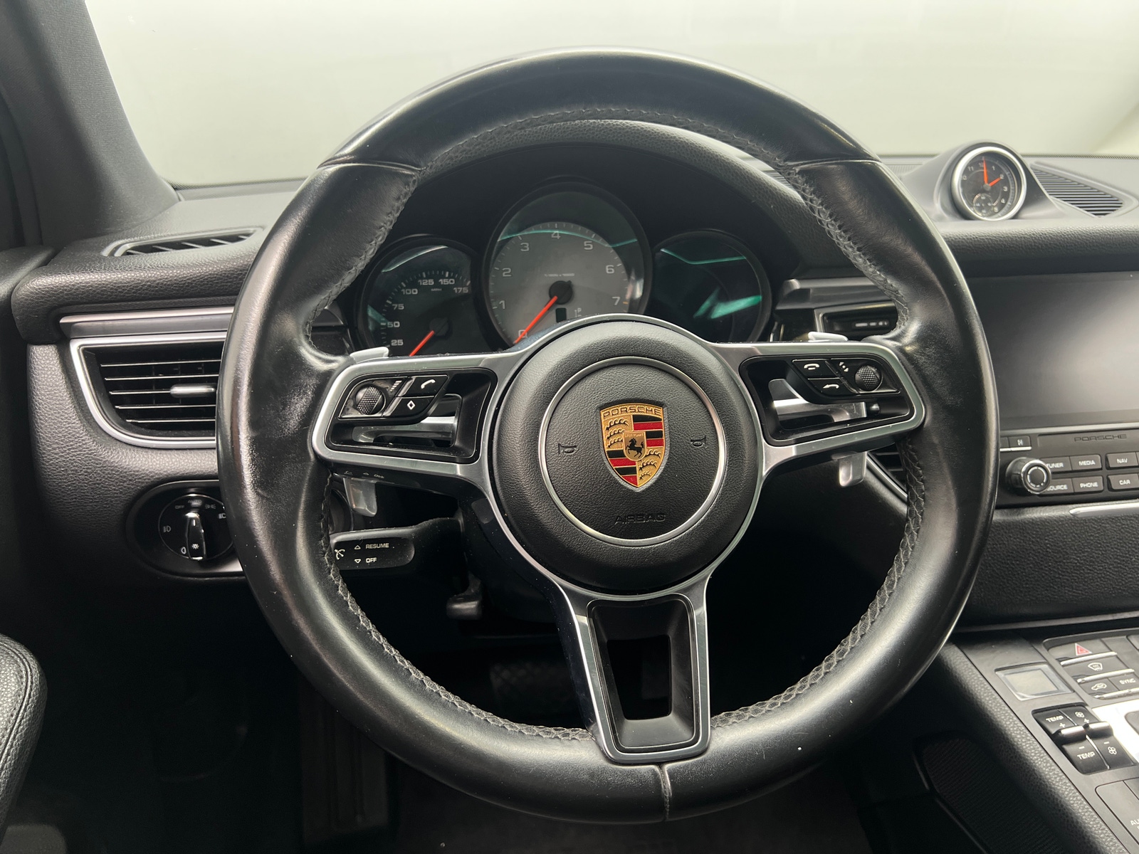 Thumbnail: 2017 Porsche Macan - 4