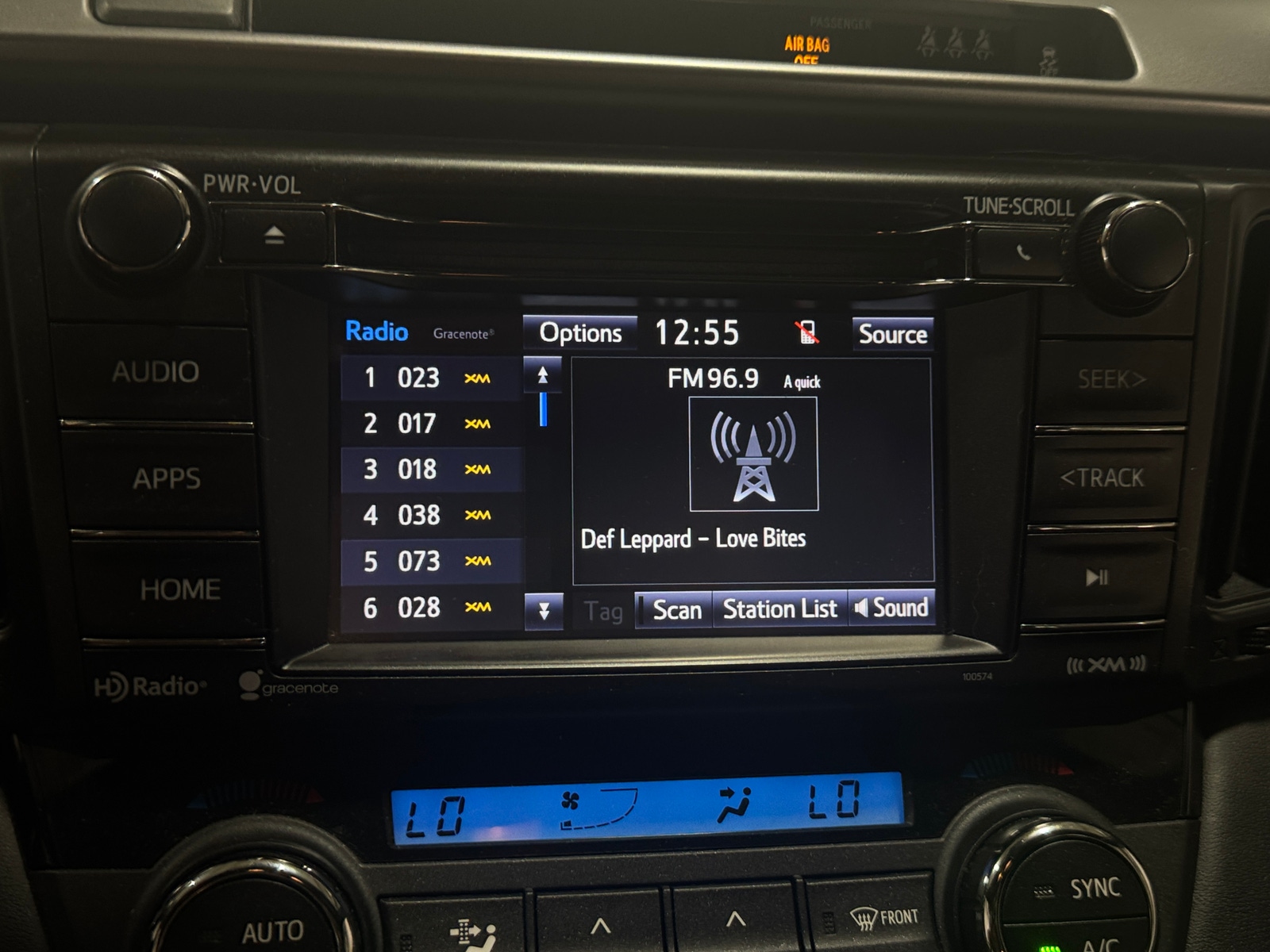 Thumbnail: 2018 Toyota RAV4 - 3