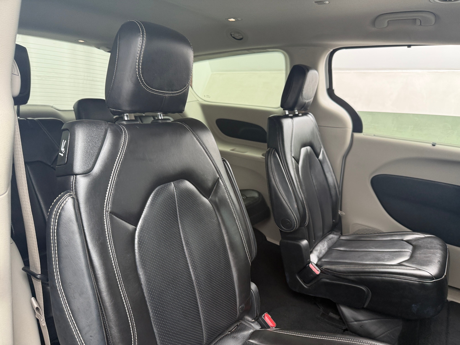 Thumbnail: 2023 Chrysler Pacifica - 5