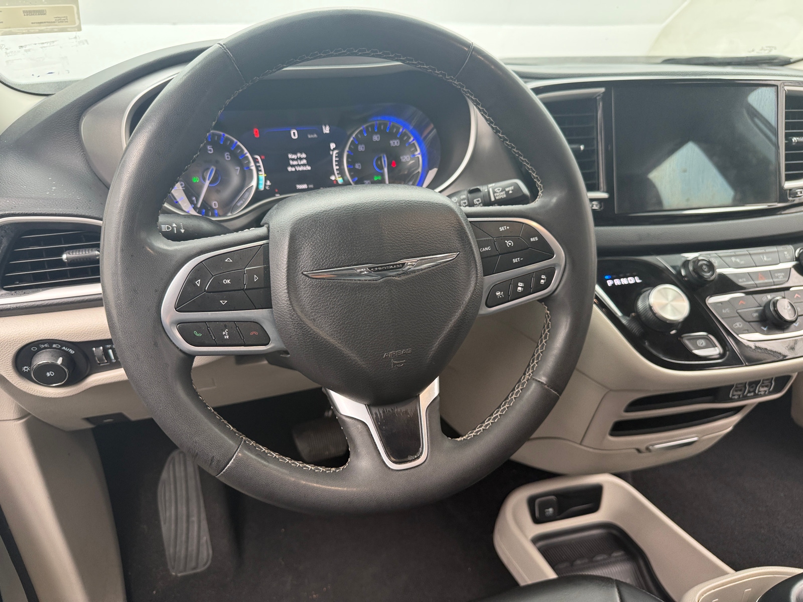 Thumbnail: 2023 Chrysler Pacifica - 4