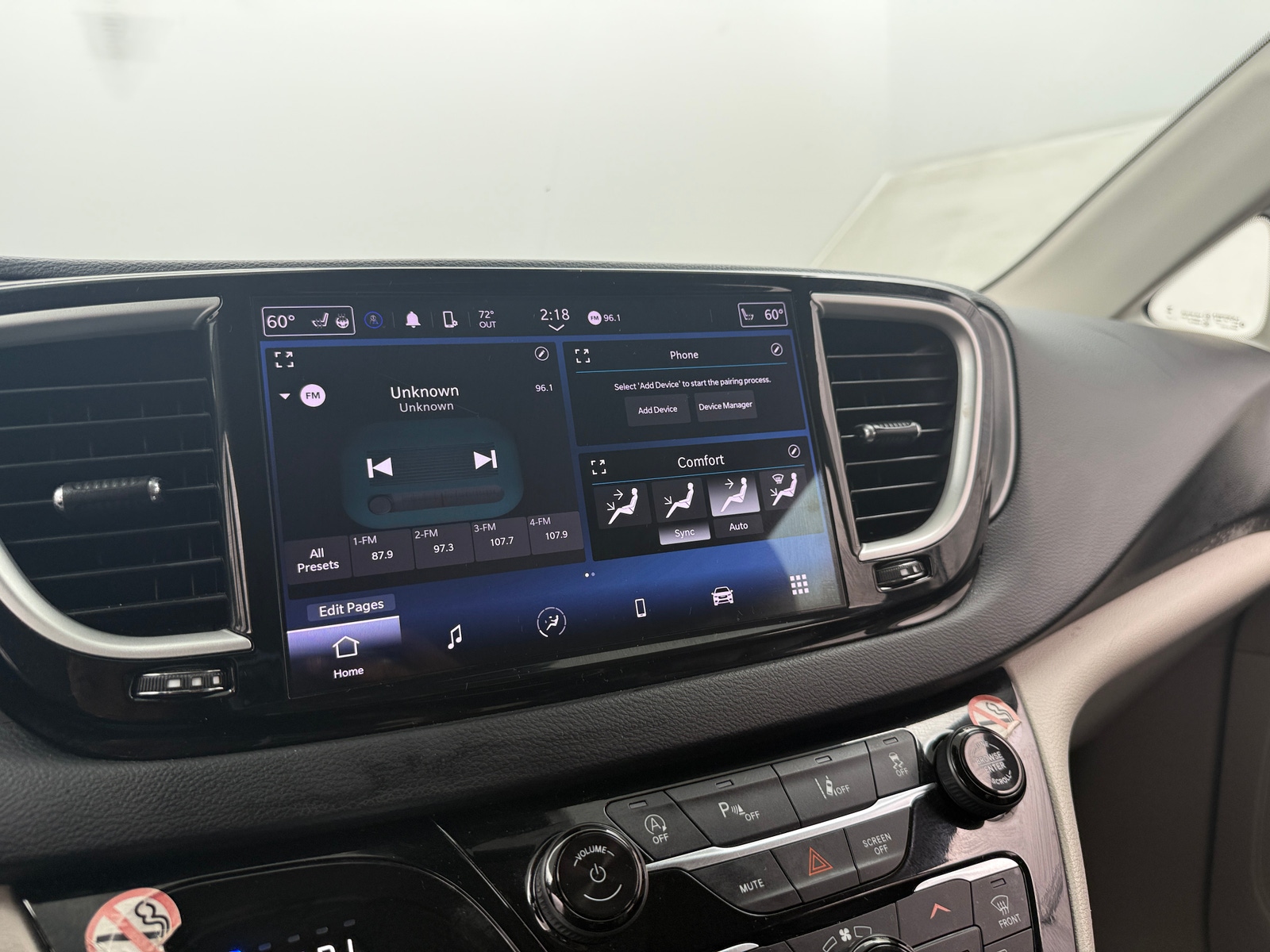 Thumbnail: 2023 Chrysler Pacifica - 3