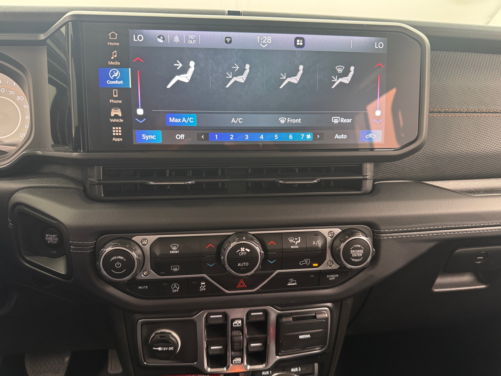 Thumbnail: 2025 Jeep Gladiator - 4