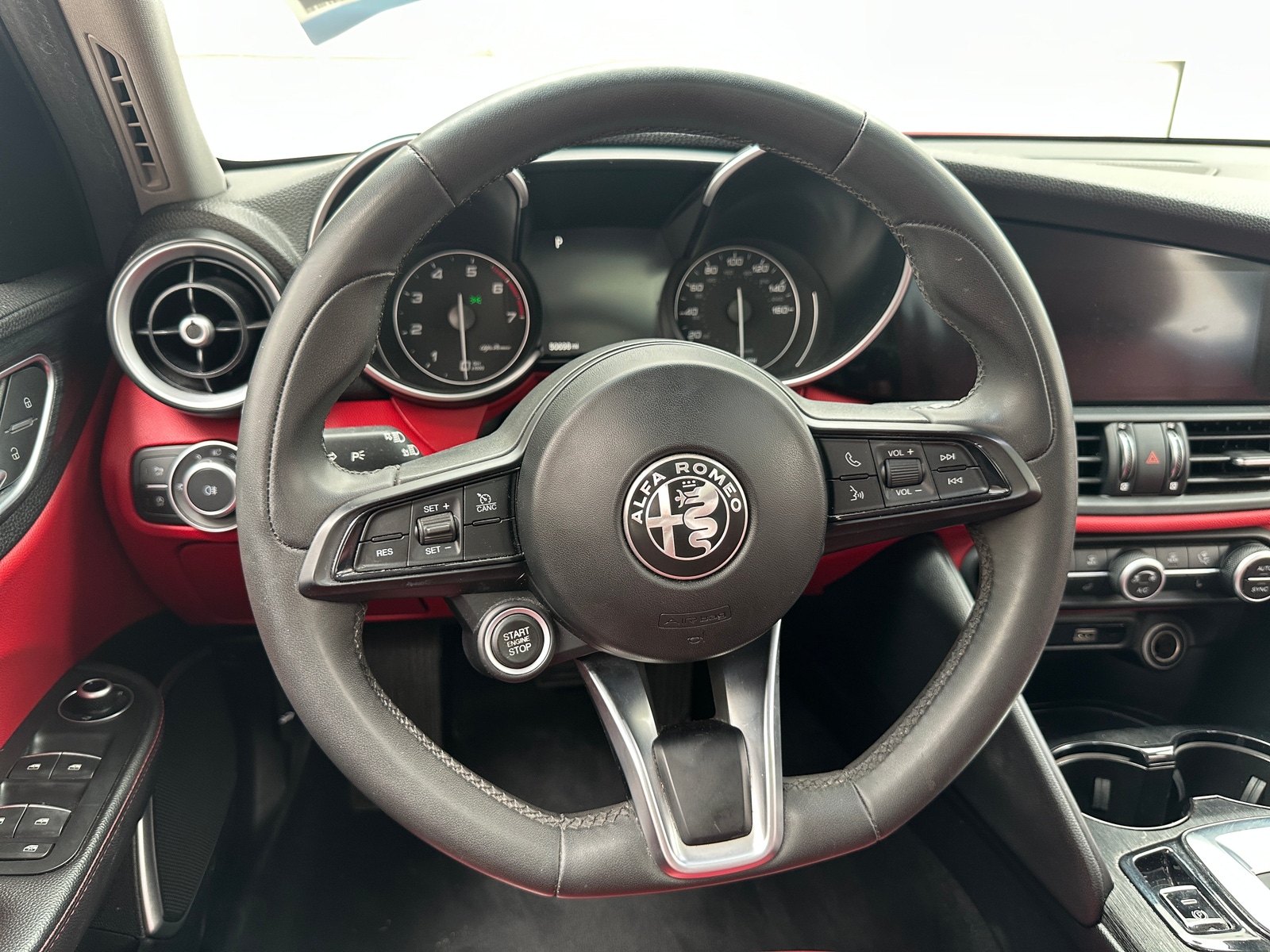 Thumbnail: 2020 Alfa Romeo Giulia - 4