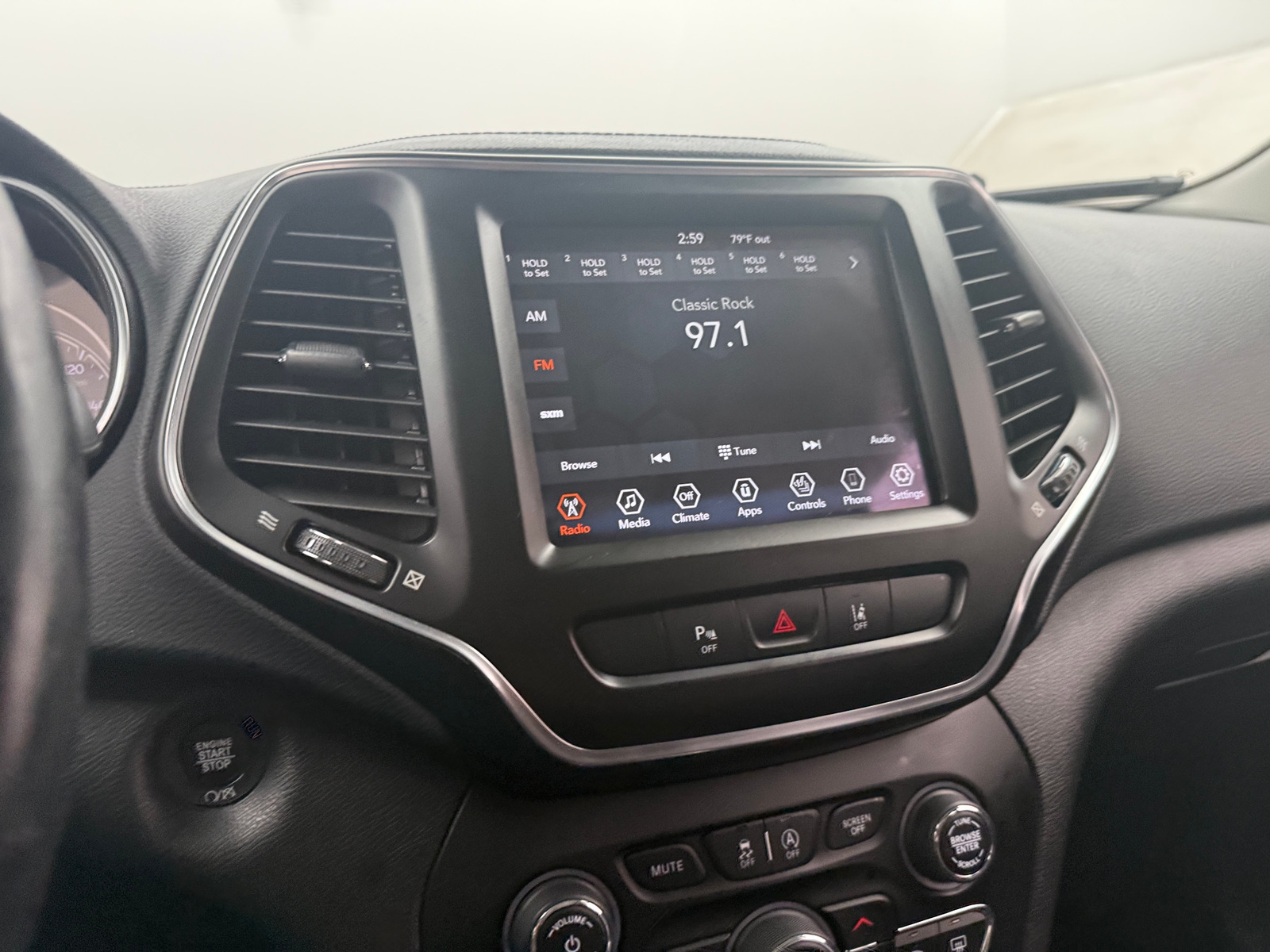 Thumbnail: 2021 Jeep Cherokee - 3