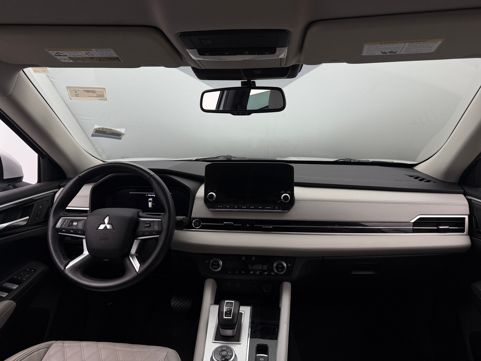 Thumbnail: 2023 Mitsubishi Outlander - 2