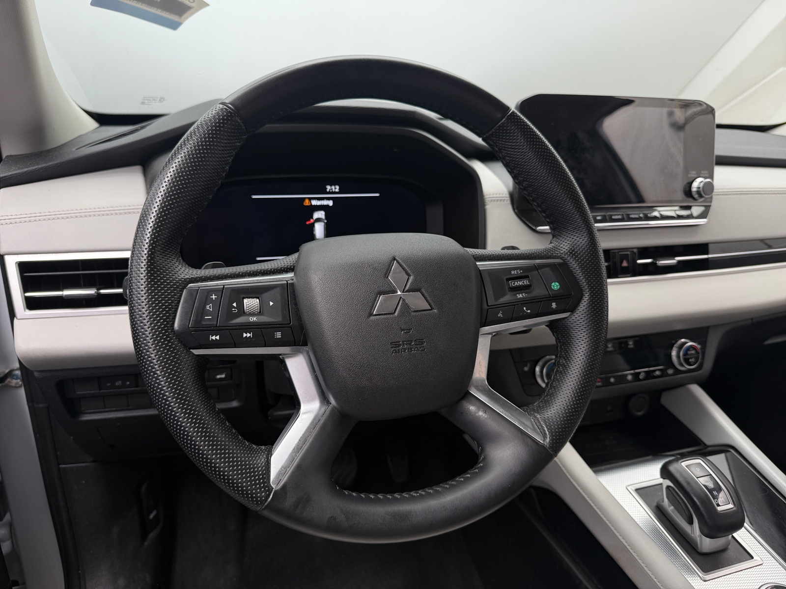 Thumbnail: 2023 Mitsubishi Outlander - 4
