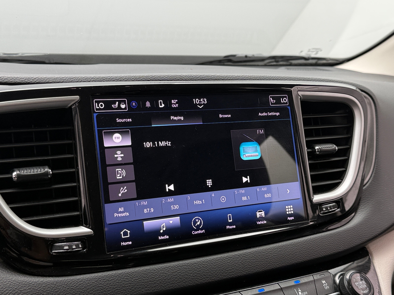 Thumbnail: 2024 Chrysler Pacifica - 3
