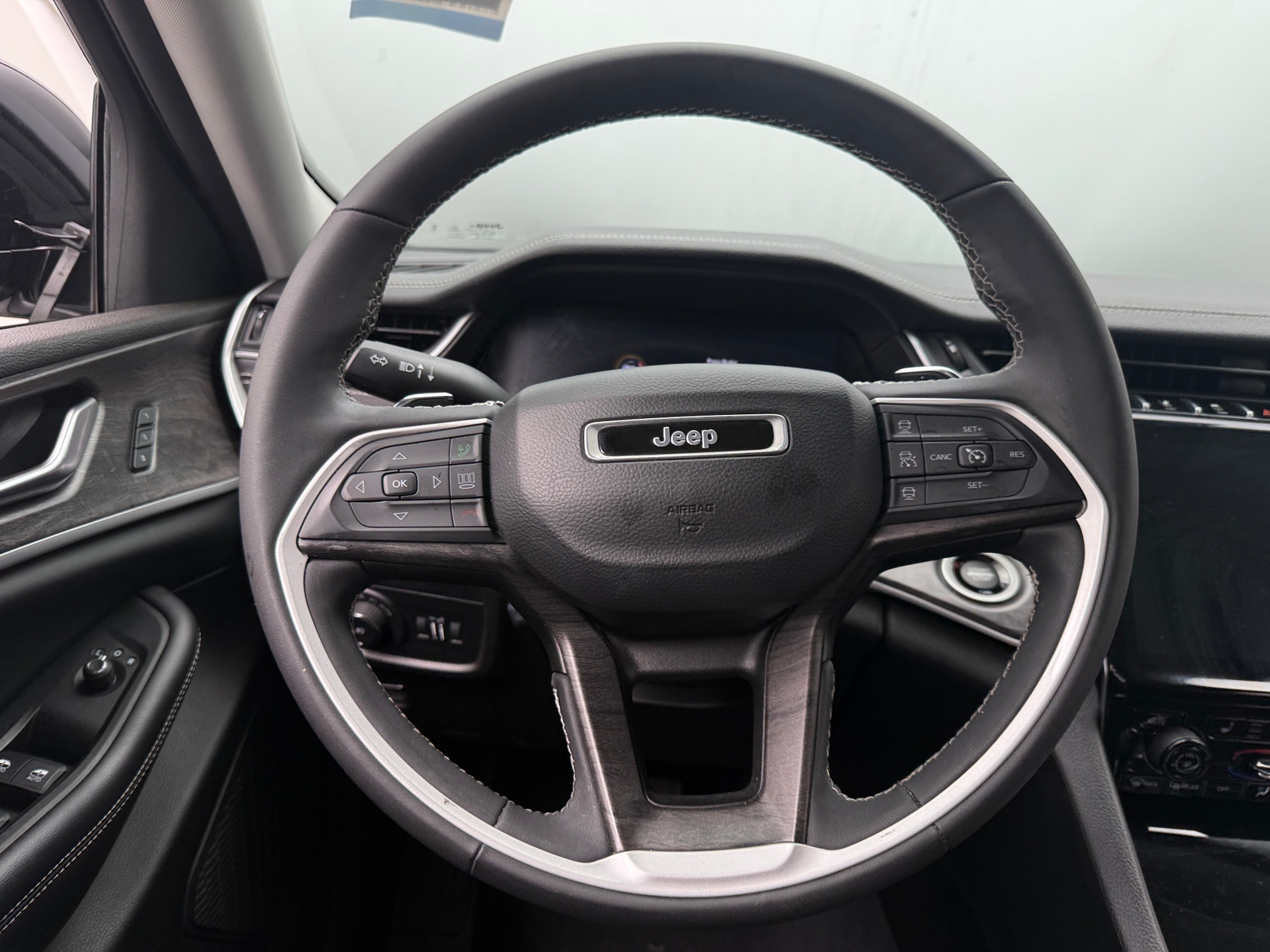 Thumbnail: 2023 Jeep Grand Cherokee L - 5