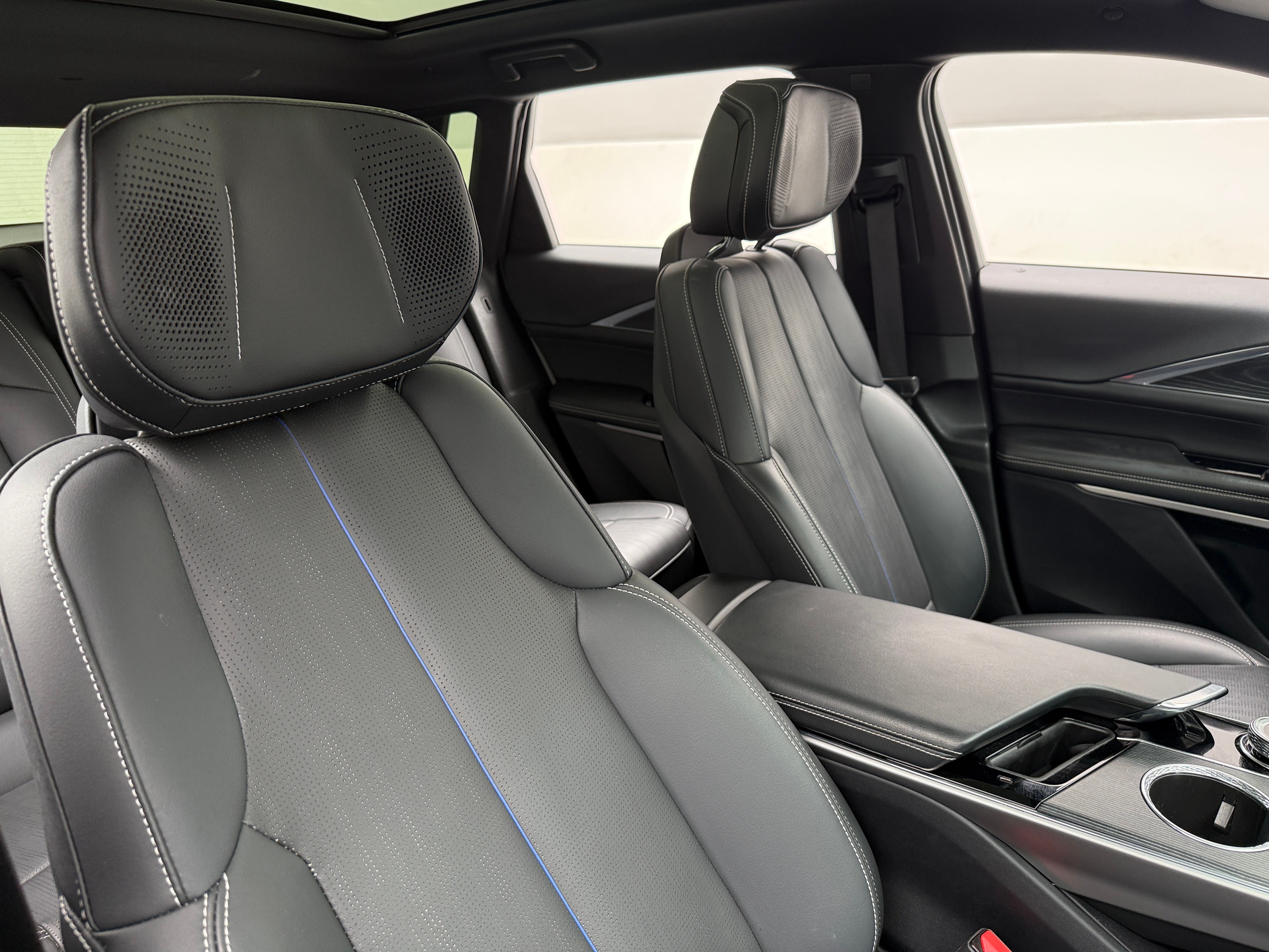 Used 2024 Cadillac LYRIQ Luxury 2 with VIN 1GYKPRRL7RZ121598 for sale in Auburn, WA