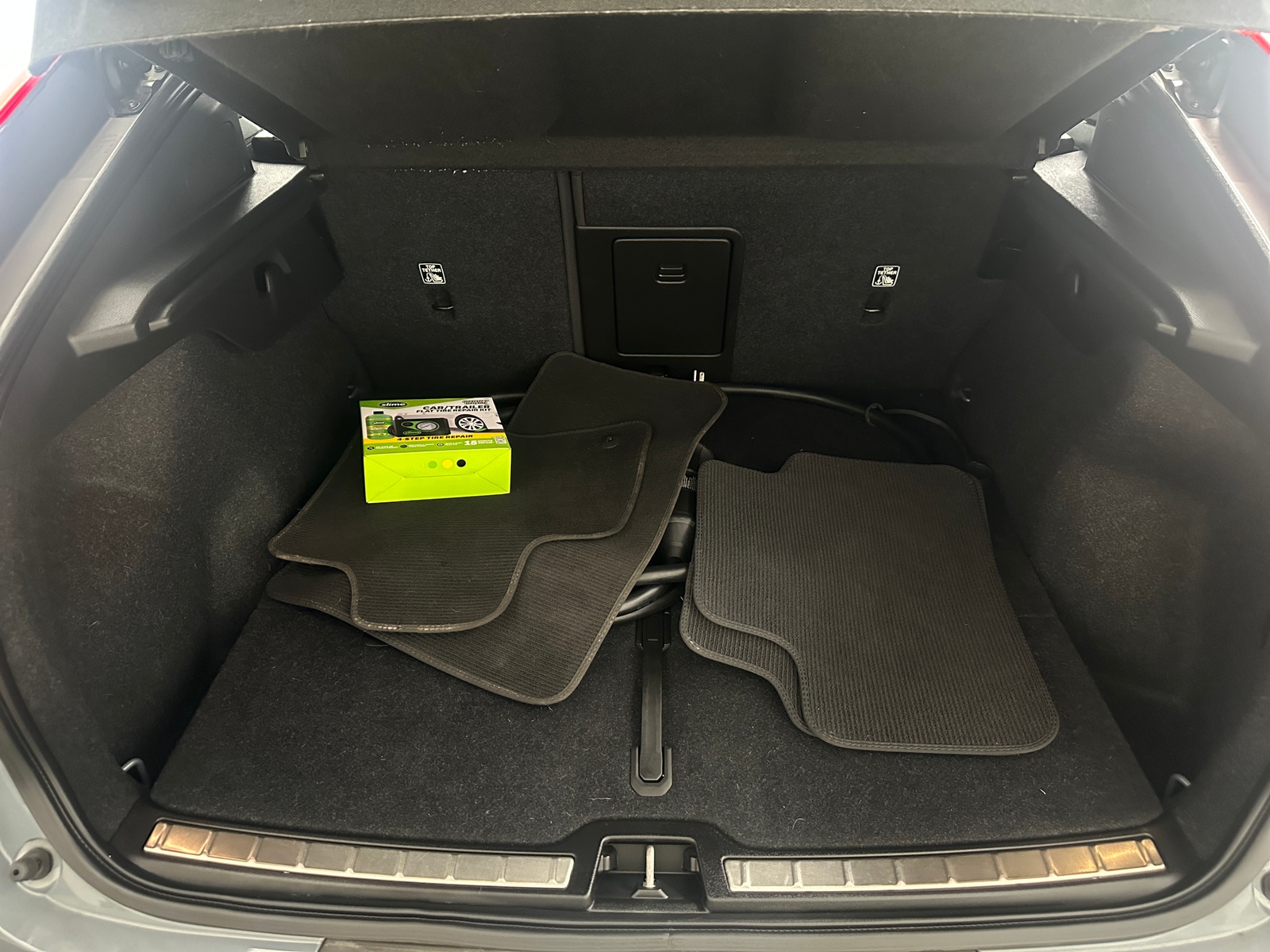 Thumbnail: 2023 Volvo C40 - 6