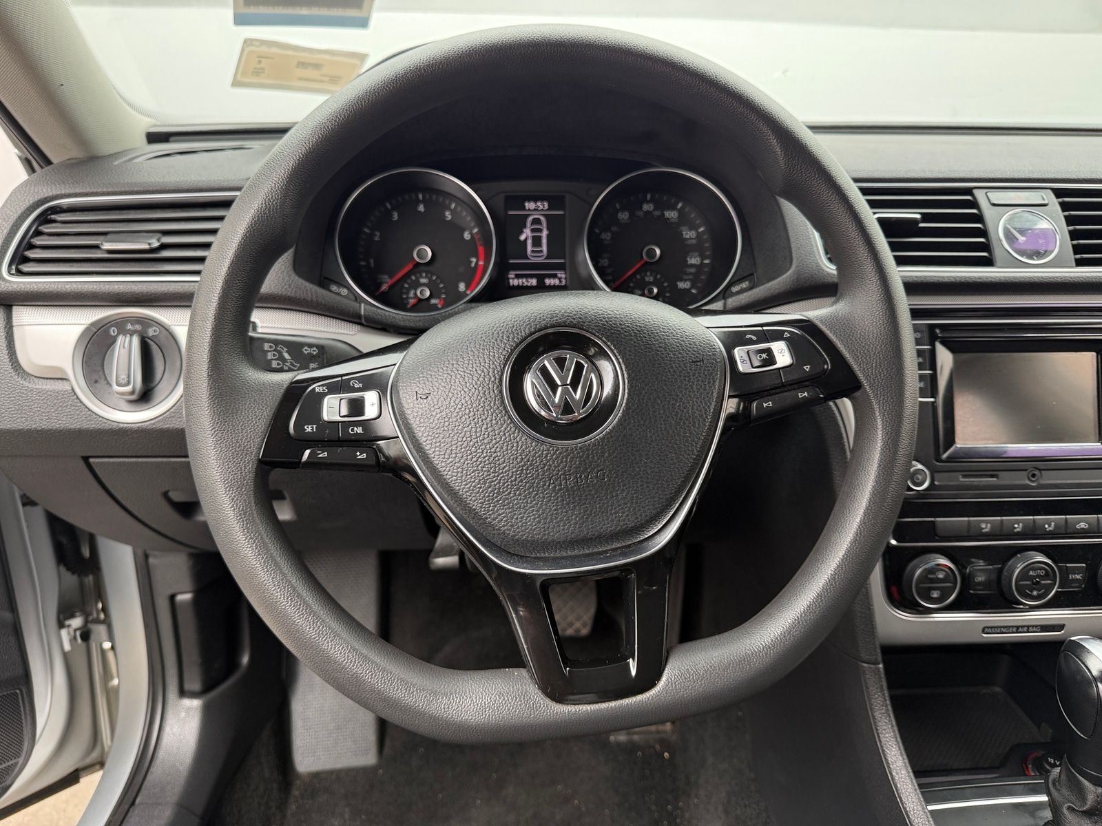 Thumbnail: 2017 Volkswagen Passat - 5