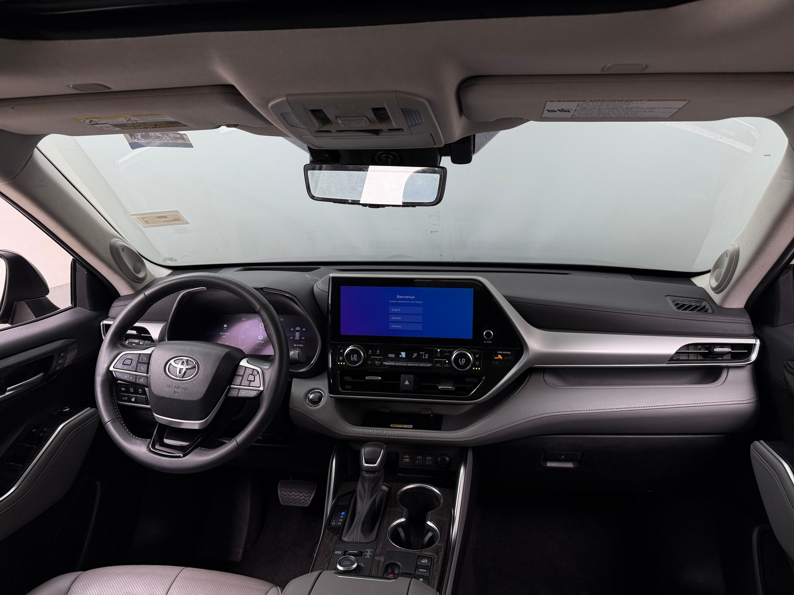 Thumbnail: 2023 Toyota Highlander - 3
