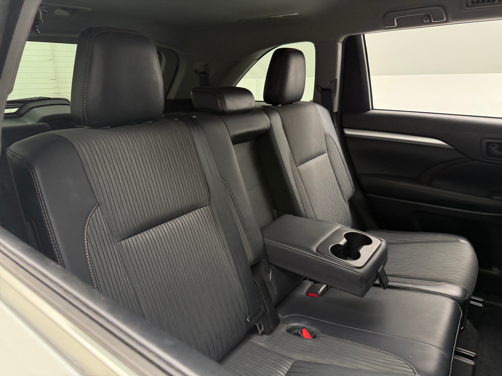 Thumbnail: 2016 Toyota Highlander - 6