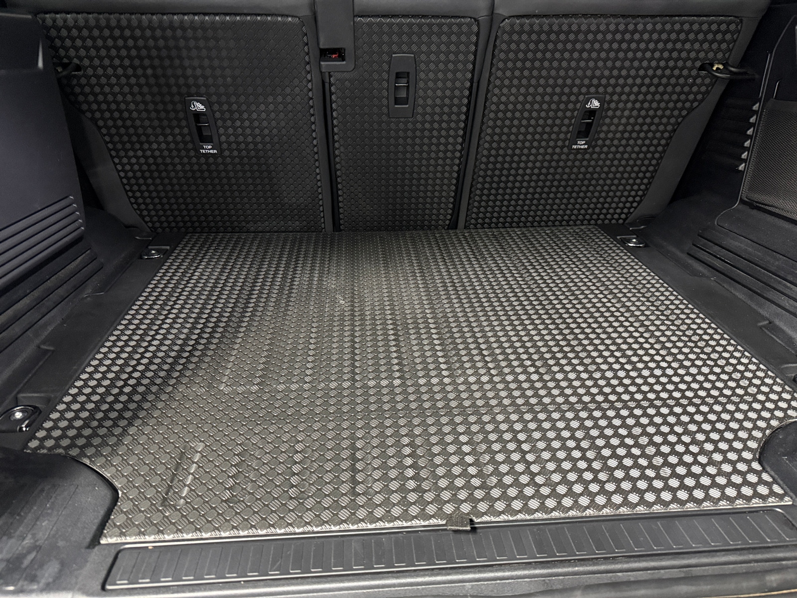 Thumbnail: 2023 Land Rover Defender - 6