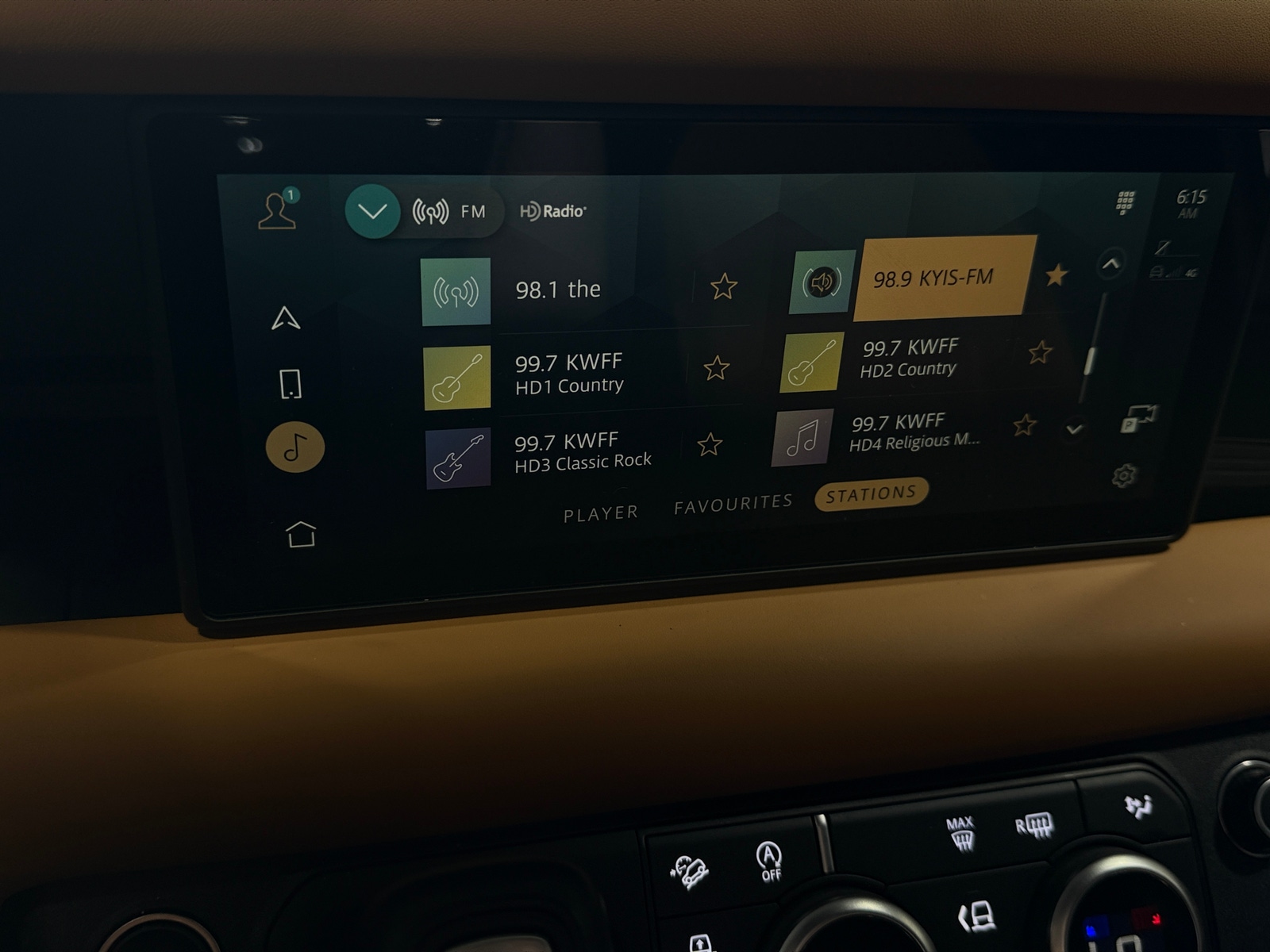Thumbnail: 2023 Land Rover Defender - 3