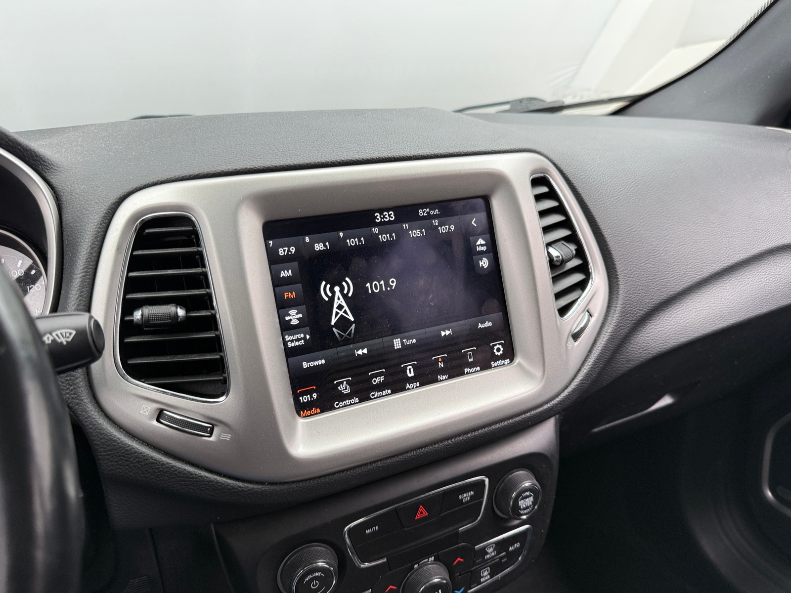Thumbnail: 2021 Jeep Compass - 3