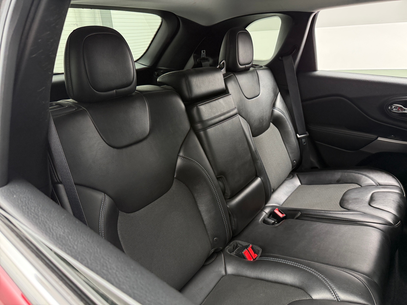 Thumbnail: 2019 Jeep Cherokee - 6