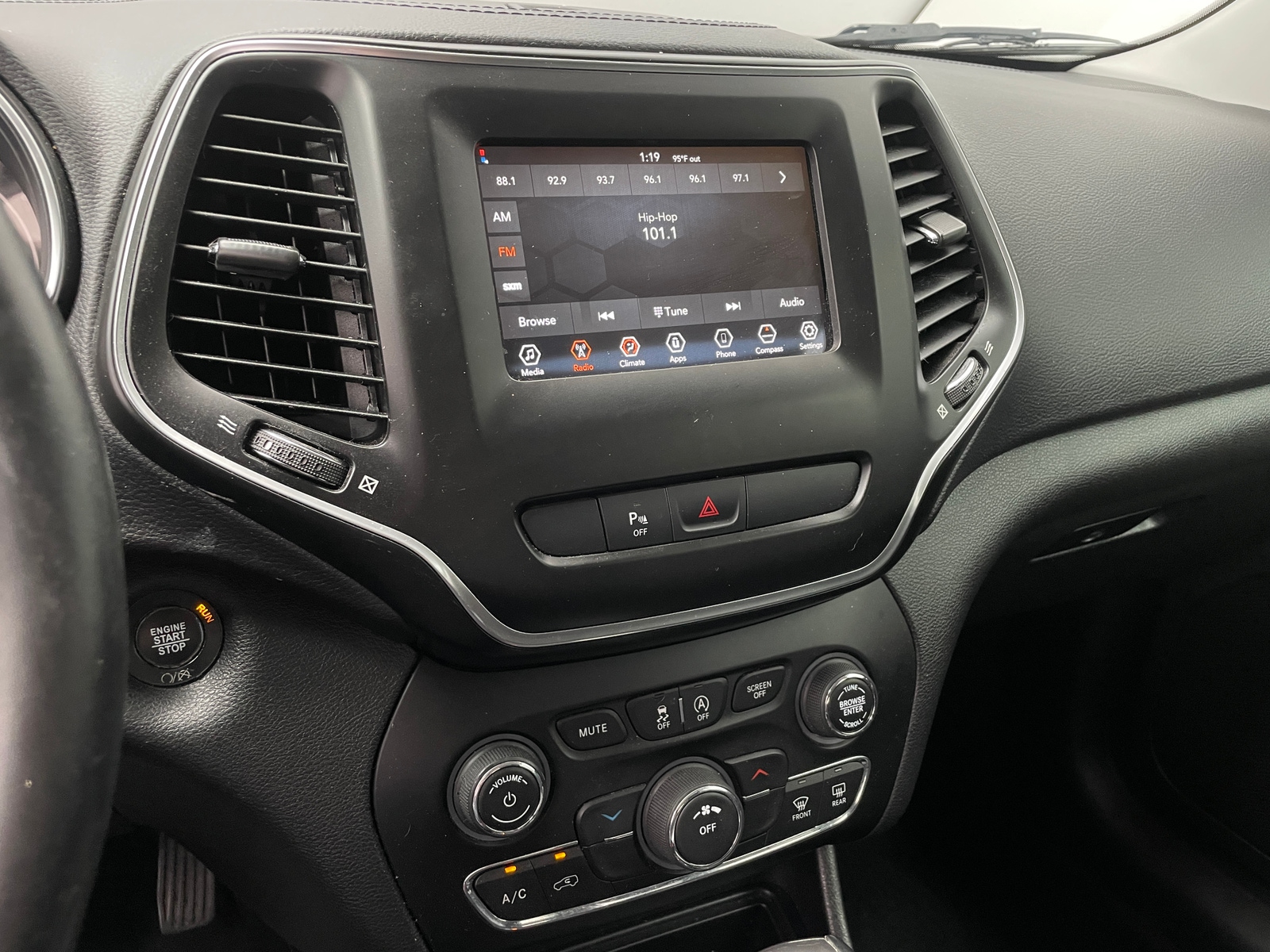 Thumbnail: 2019 Jeep Cherokee - 4