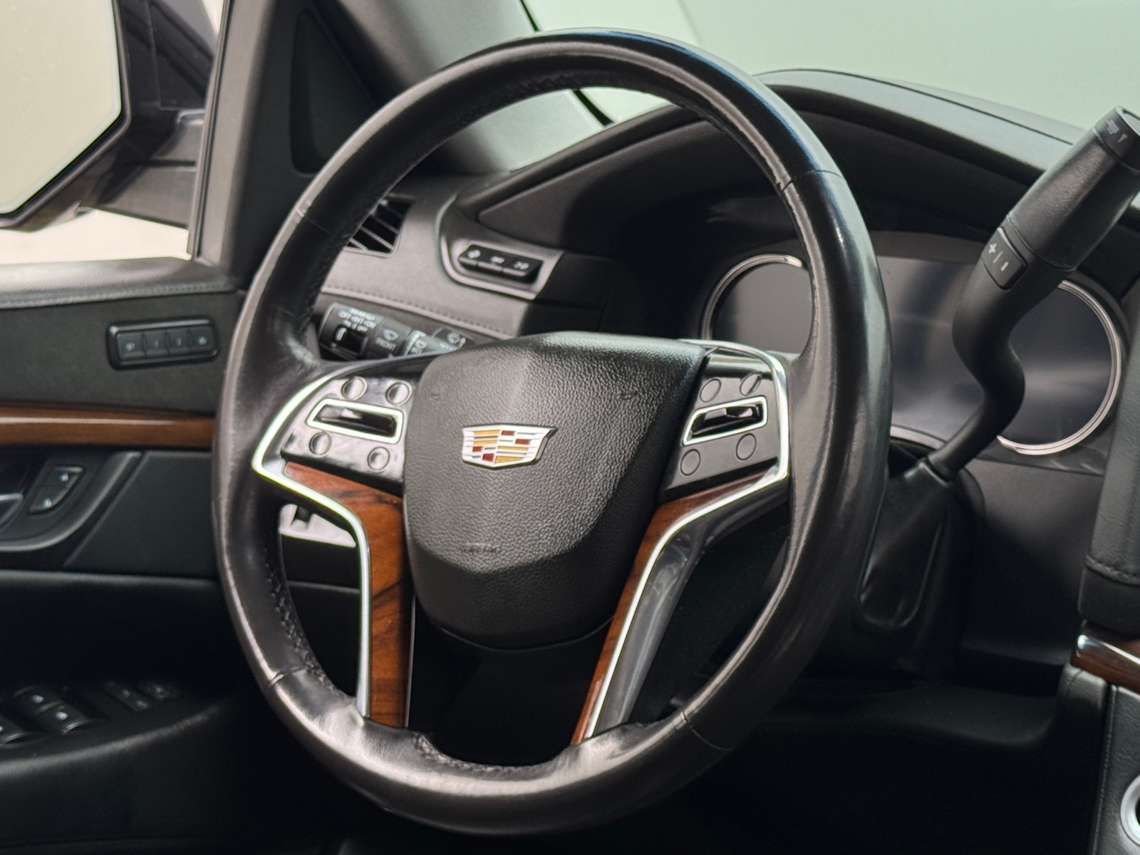 Thumbnail: 2019 Cadillac Escalade - 4