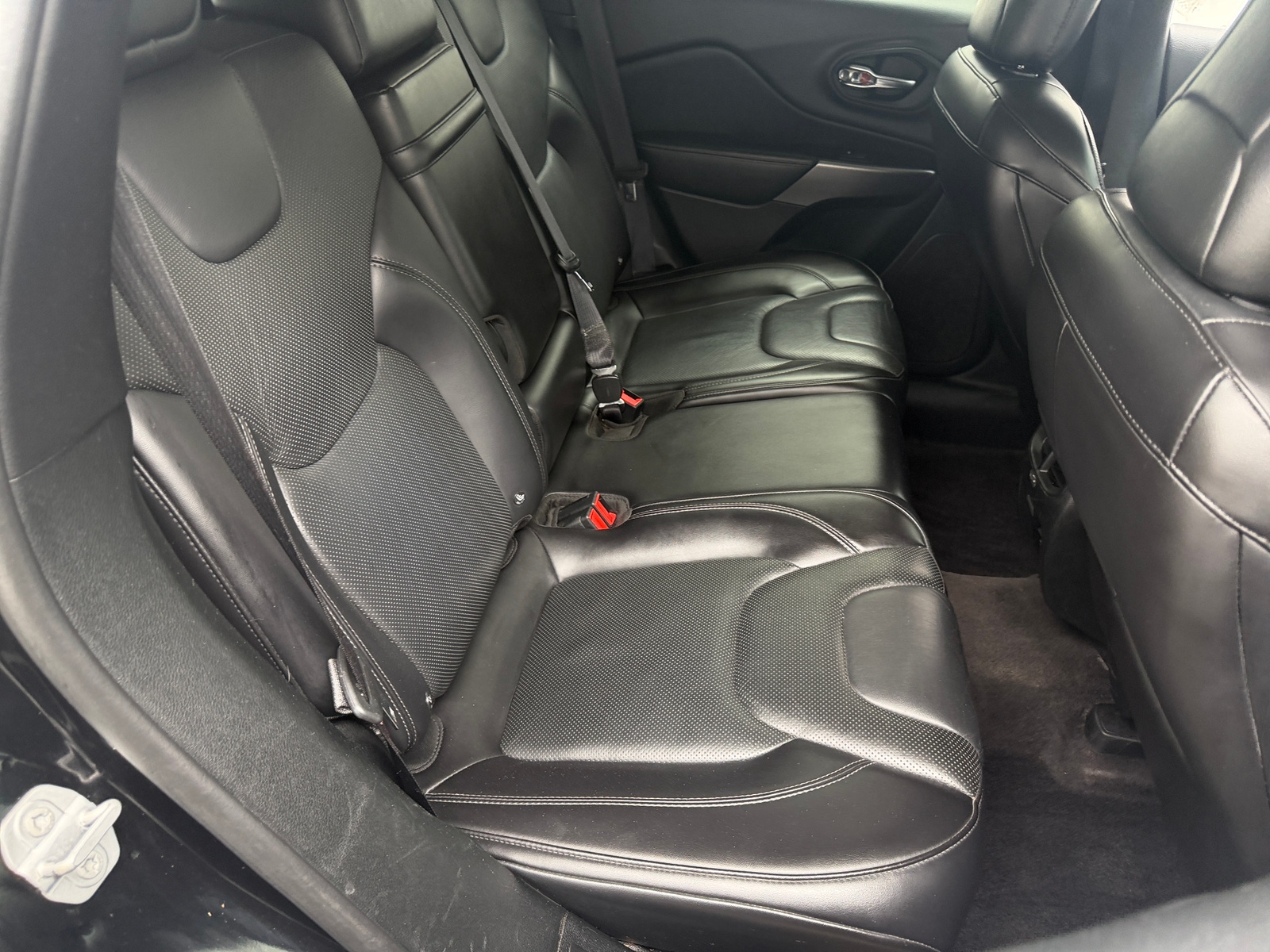 Thumbnail: 2019 Jeep Cherokee - 5