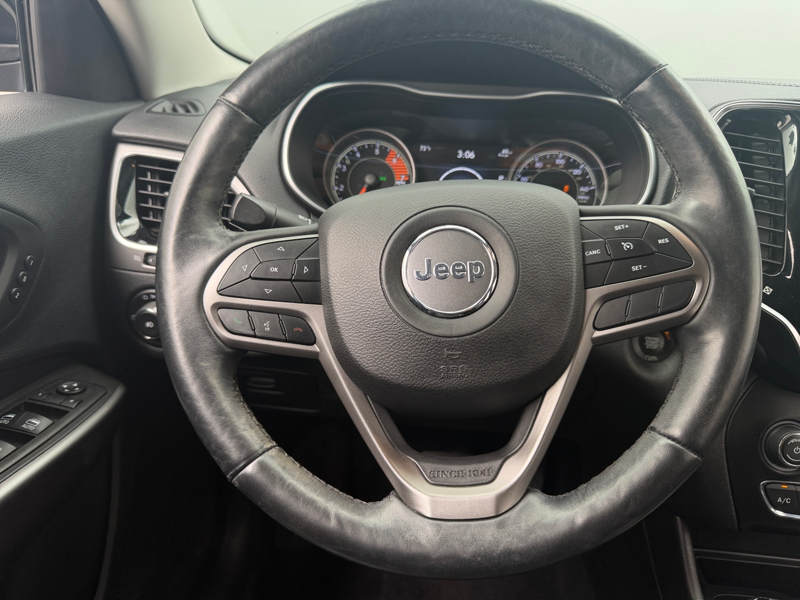 Thumbnail: 2019 Jeep Cherokee - 4
