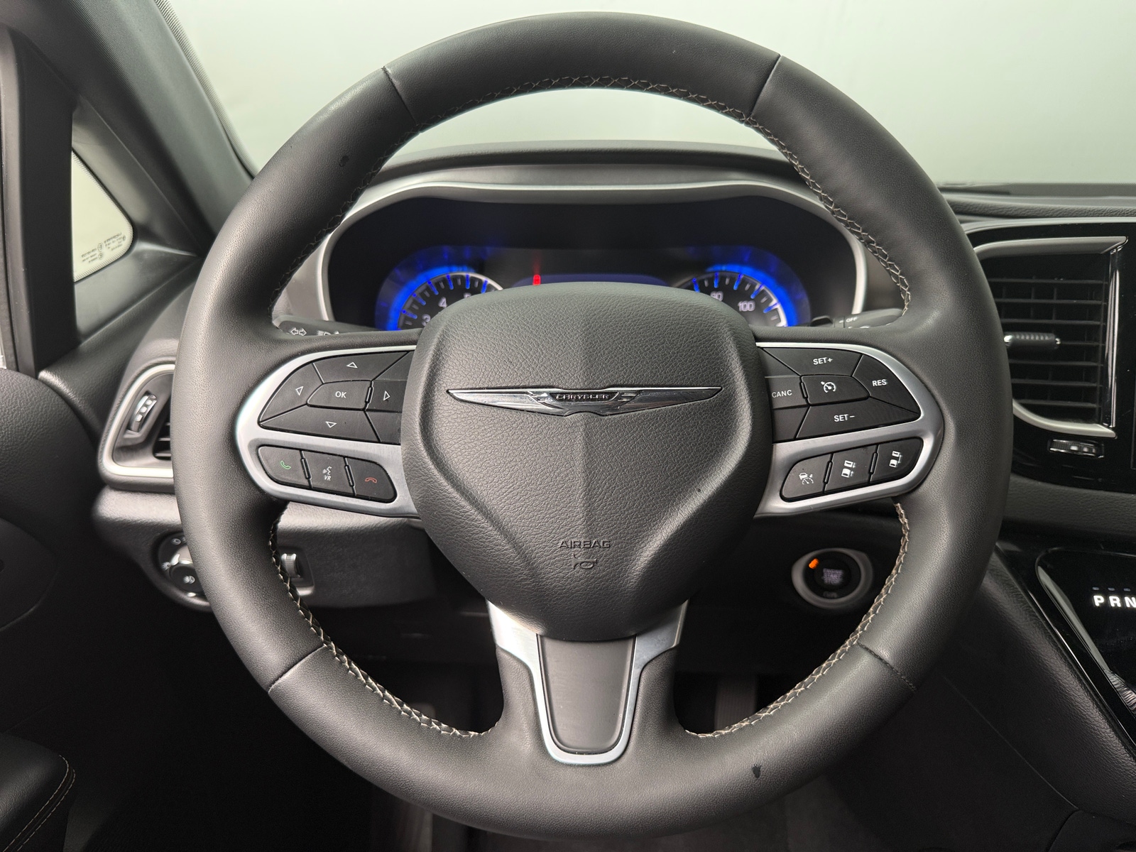 Thumbnail: 2025 Chrysler Pacifica - 4
