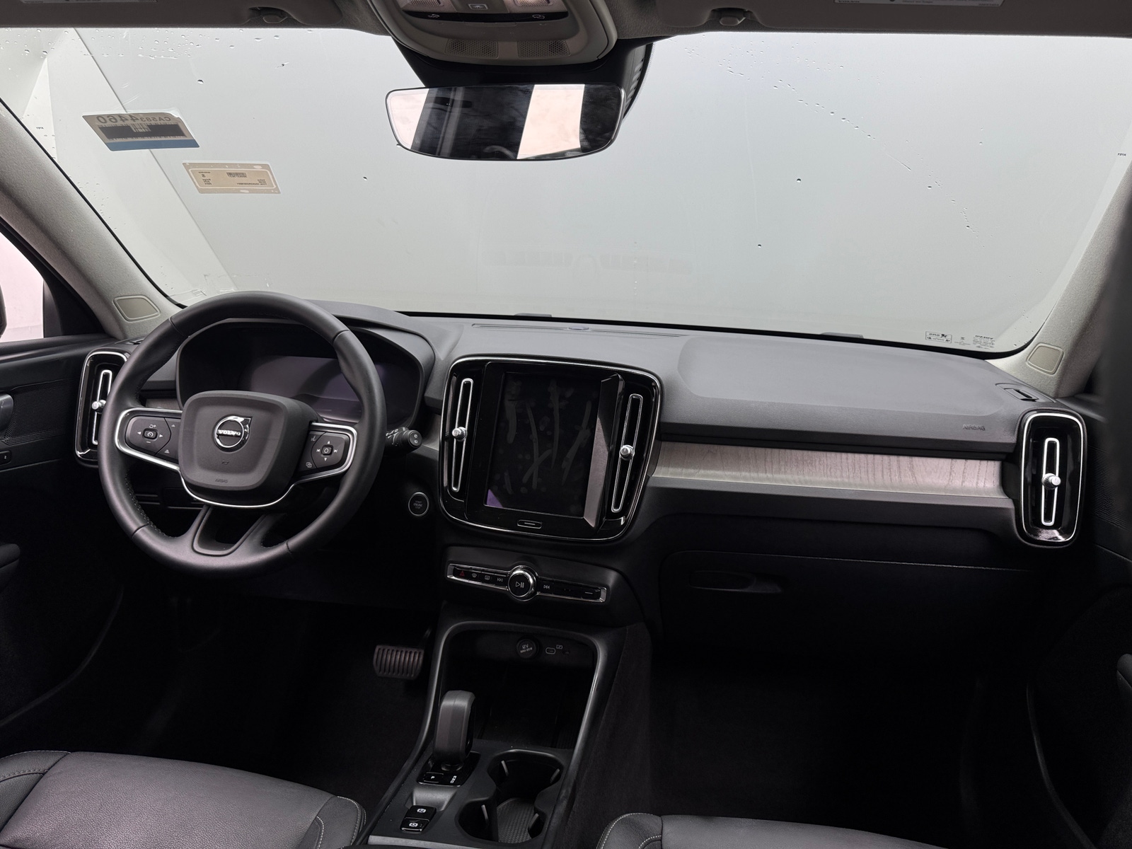 Thumbnail: 2024 Volvo XC40 - 3