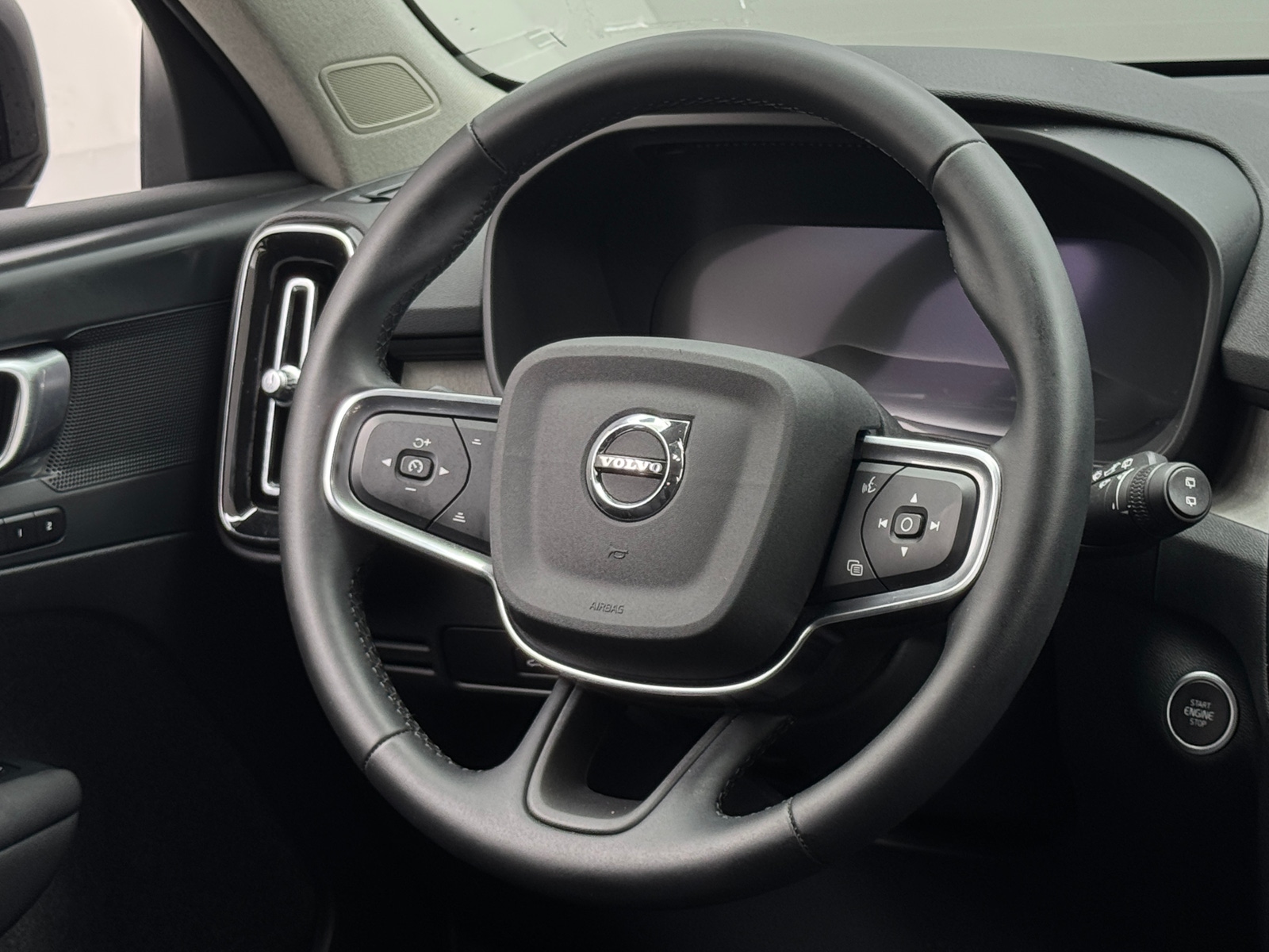 Thumbnail: 2024 Volvo XC40 - 5