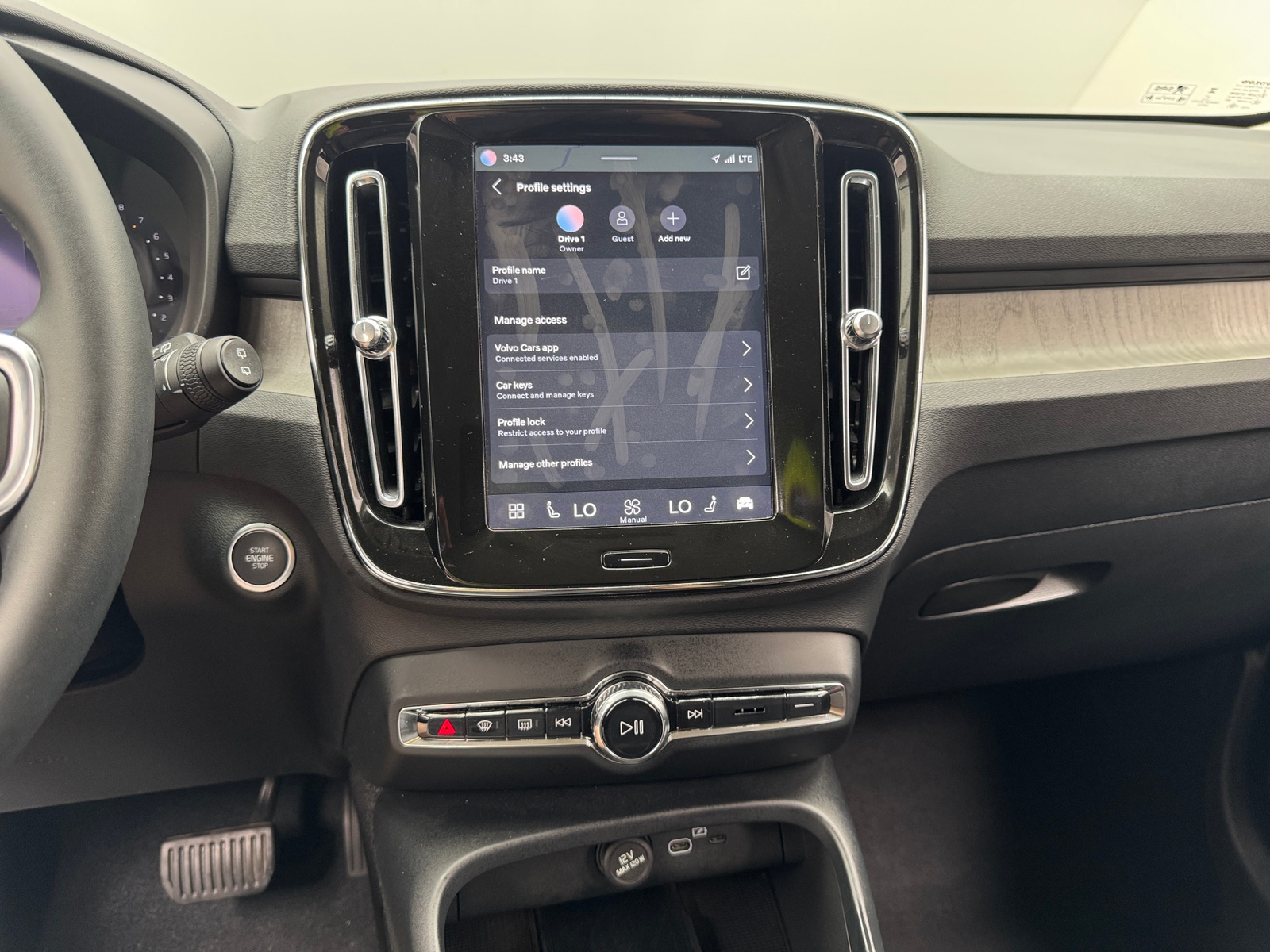 Thumbnail: 2024 Volvo XC40 - 4