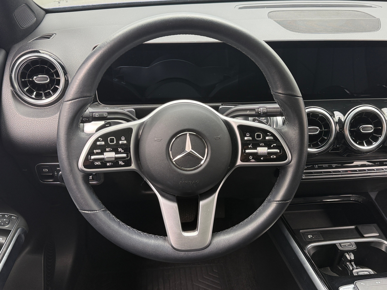 Thumbnail: 2020 Mercedes-Benz GLB - 4