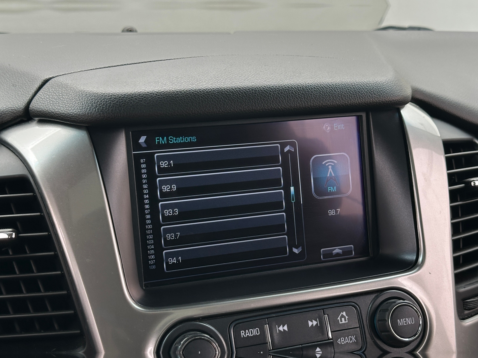 Thumbnail: 2019 Chevrolet Tahoe - 3