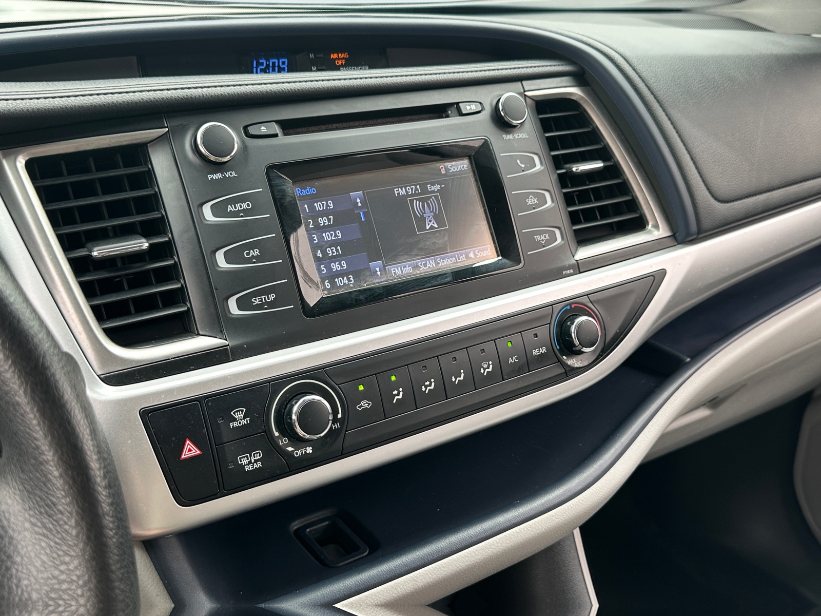 Thumbnail: 2019 Toyota Highlander - 4