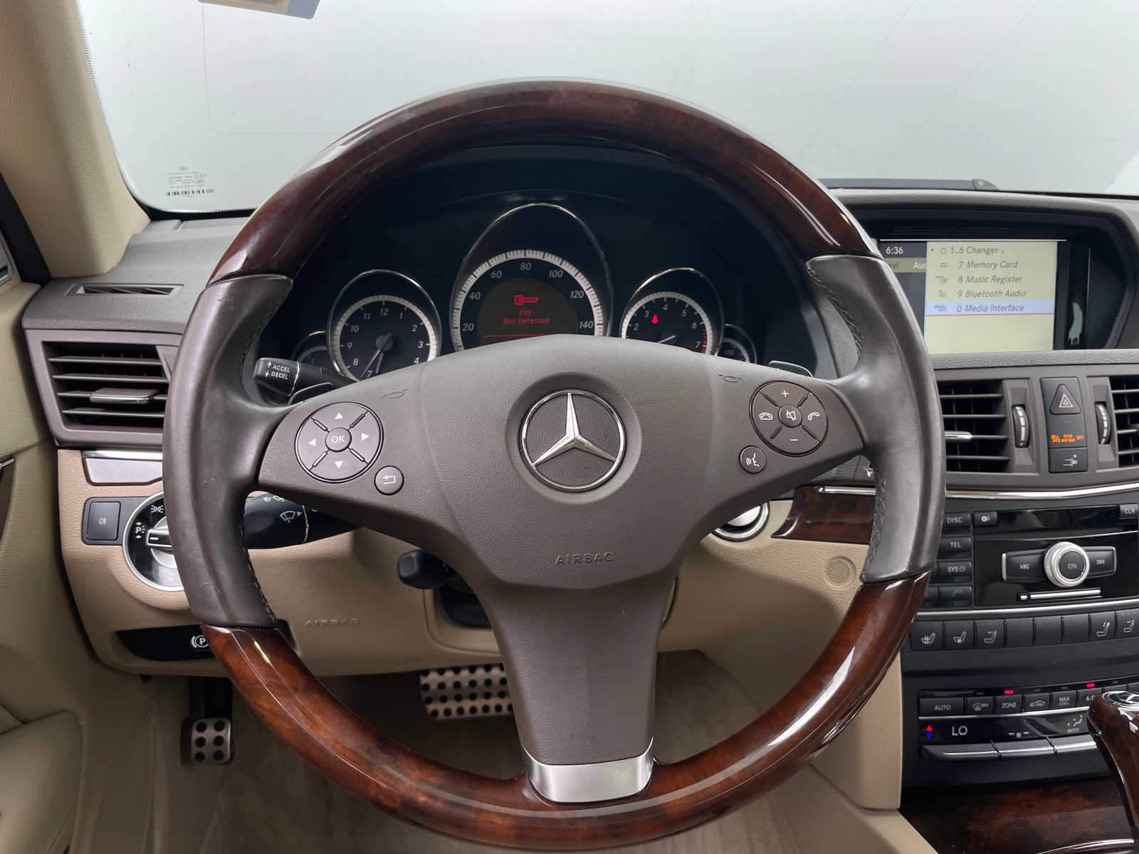 Thumbnail: 2011 Mercedes-Benz E-Class - 3
